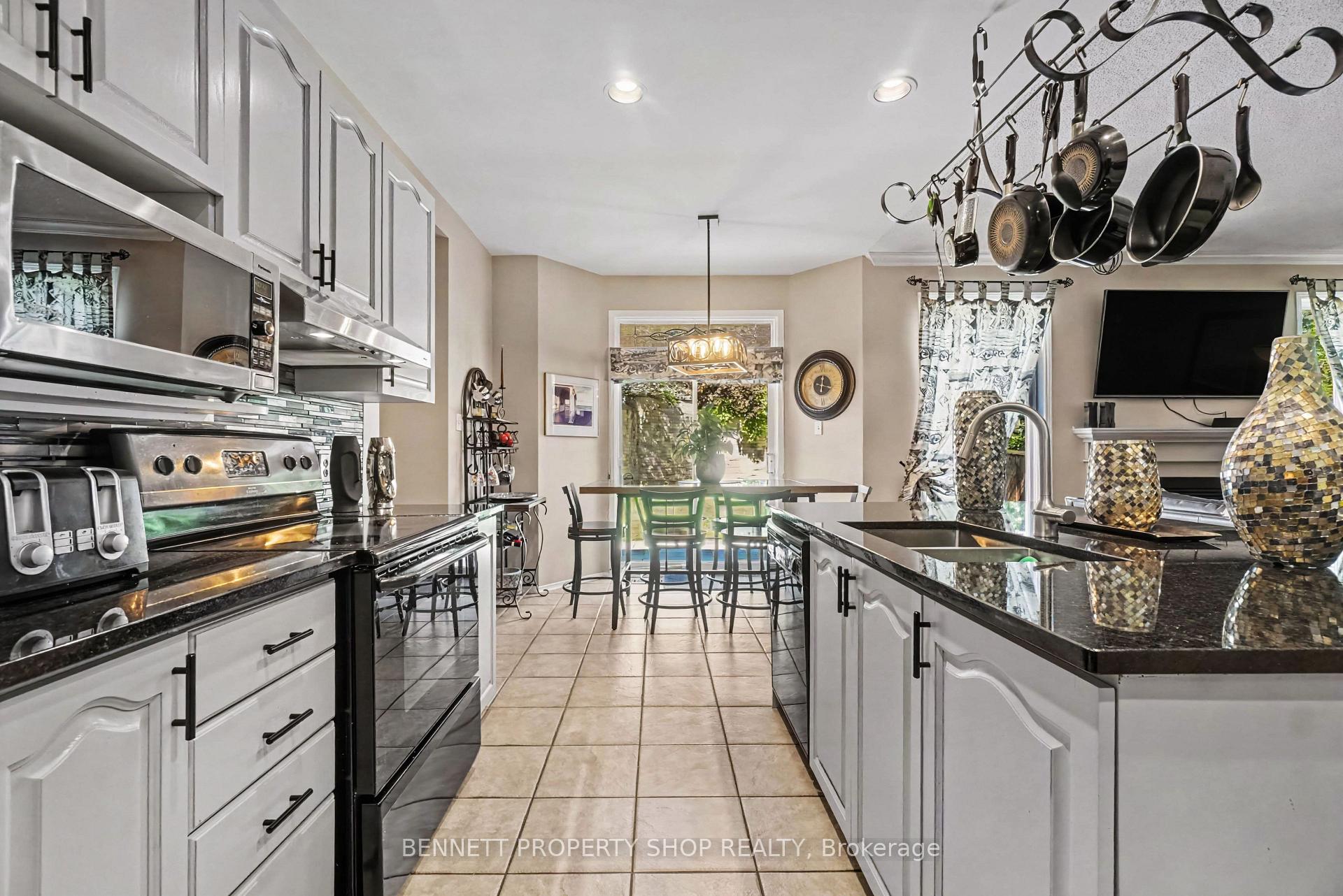 Photo 9 of 21 Summerwind Crescent, Ottawa, Barrhaven East — HOMEH