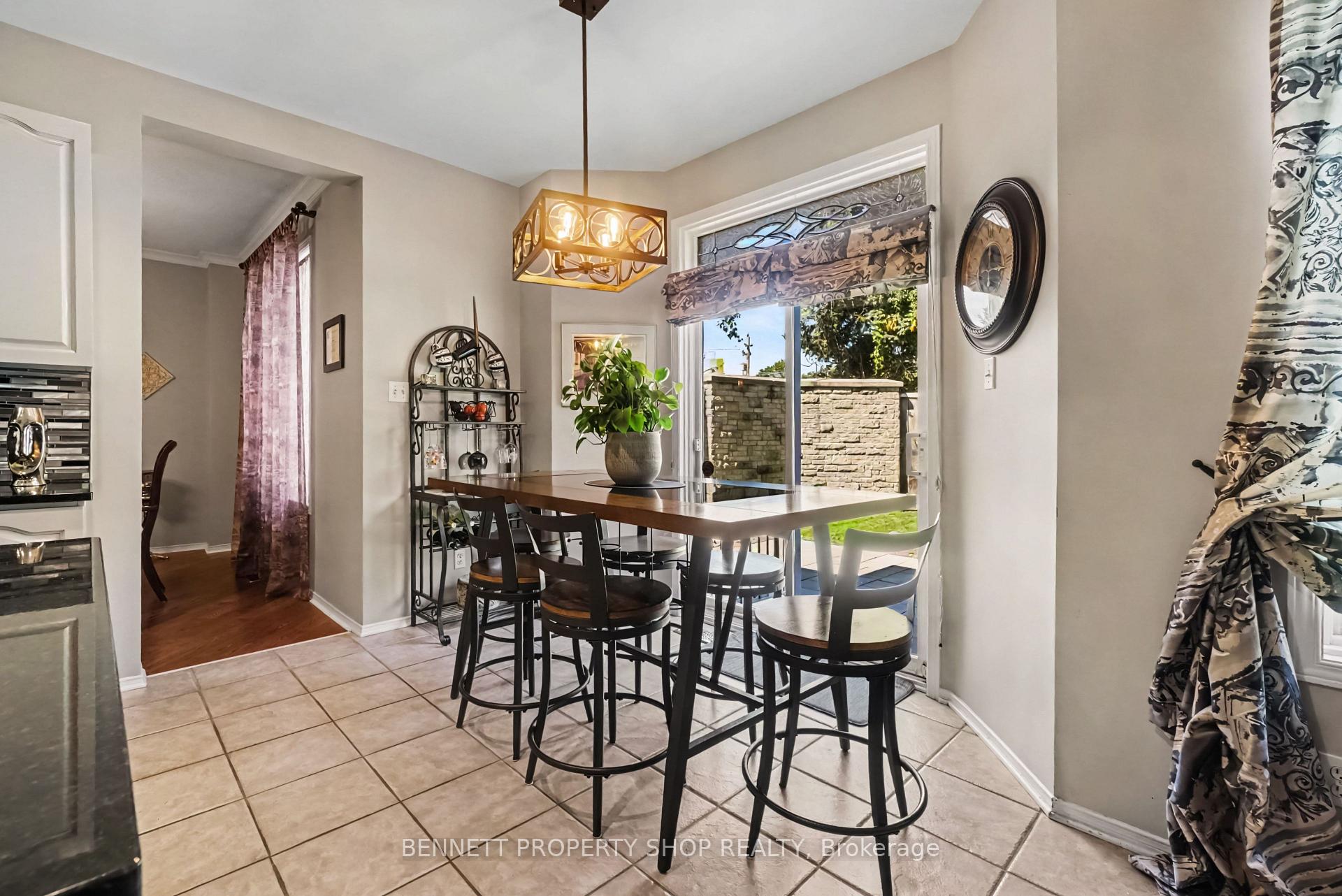 Photo 11 of 21 Summerwind Crescent, Ottawa, Barrhaven East — HOMEH