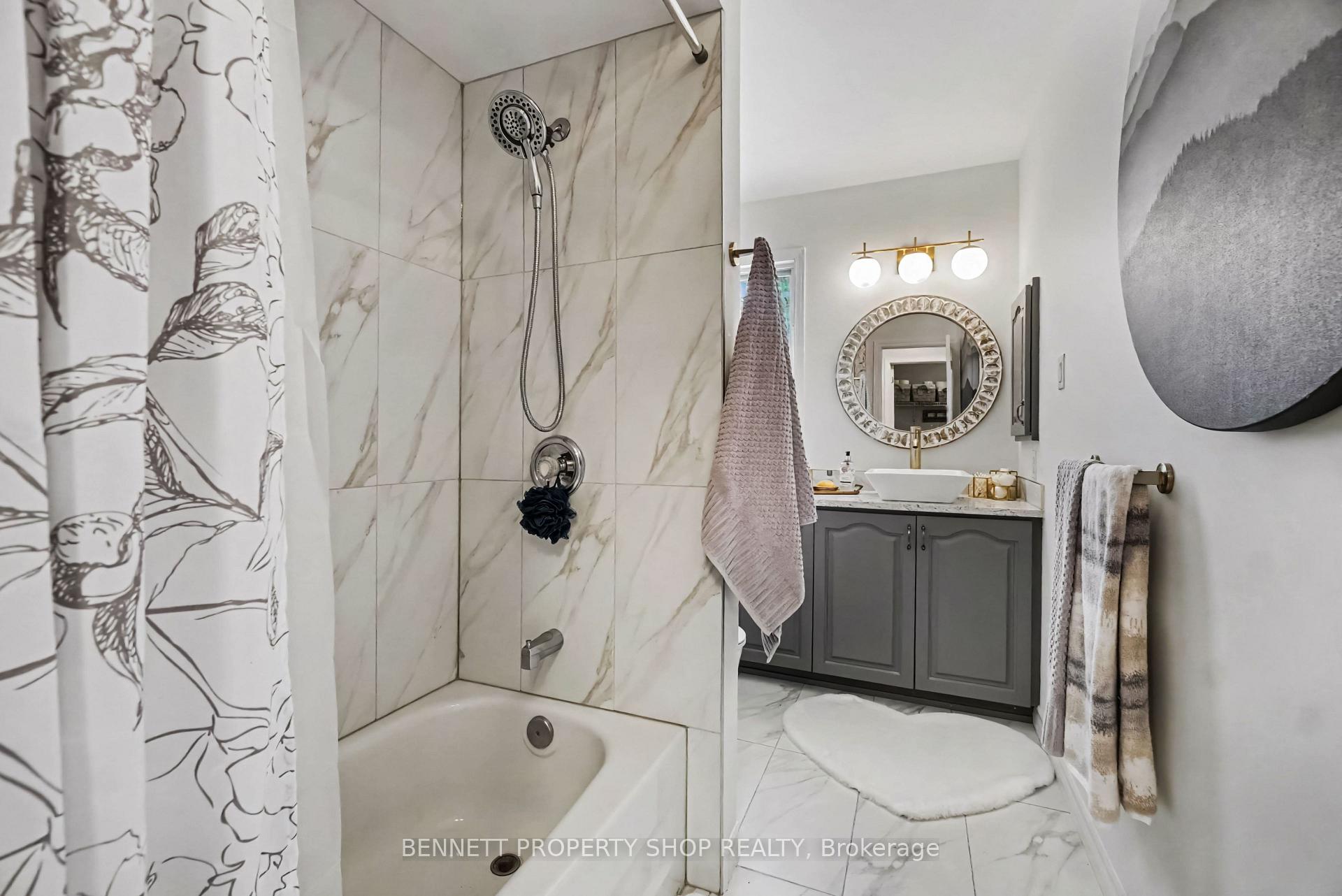 Photo 17 of 21 Summerwind Crescent, Ottawa, Barrhaven East — HOMEH