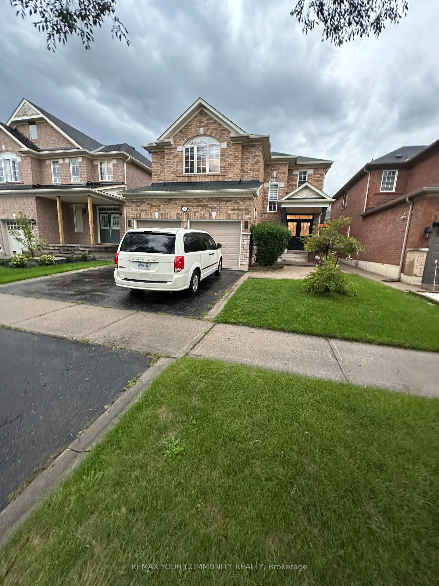 Front of Unit Lower, 9 Allysum Court