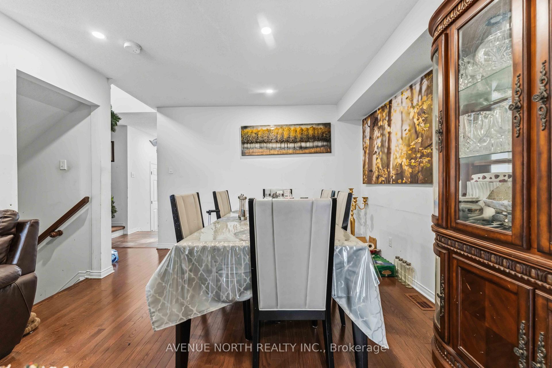 Photo 12 of 216 Cityview Crescent, Ottawa, Springridge/East Village — HOMEH