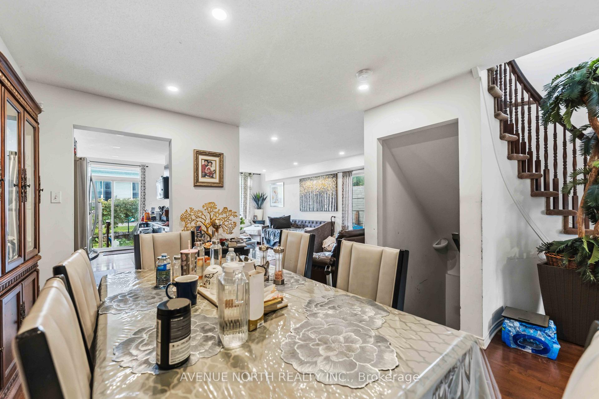 Photo 19 of 216 Cityview Crescent, Ottawa, Springridge/East Village — HOMEH