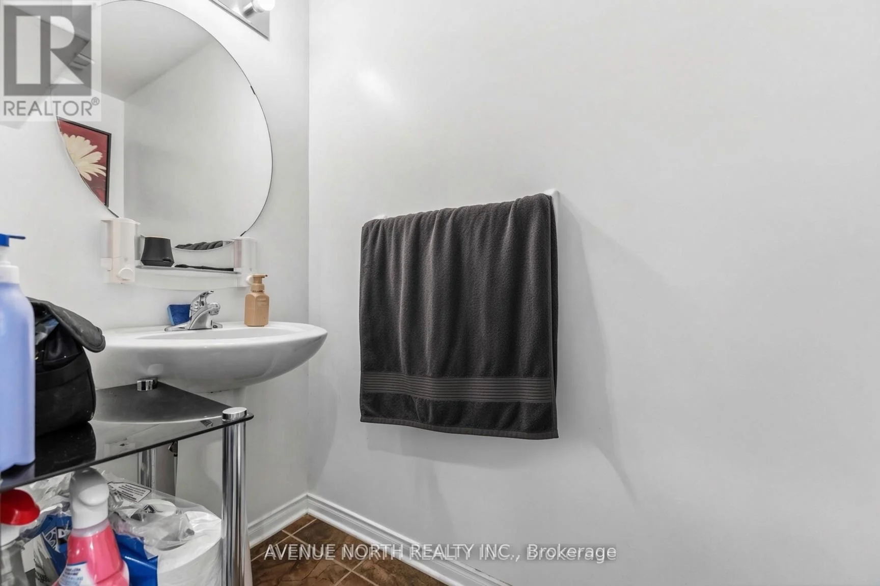 Photo 20 of 216 Cityview Crescent, Ottawa, Springridge/East Village — HOMEH