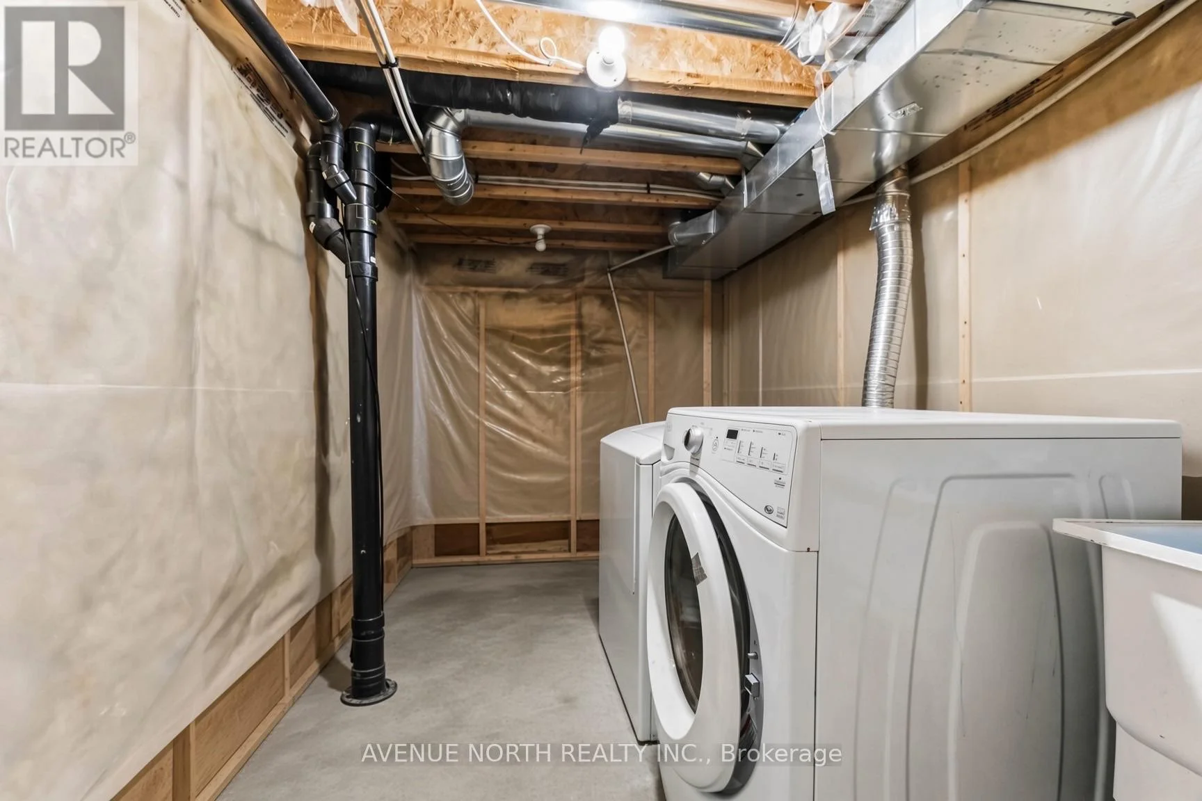 Photo 39 of 216 Cityview Crescent, Ottawa, Springridge/East Village — HOMEH