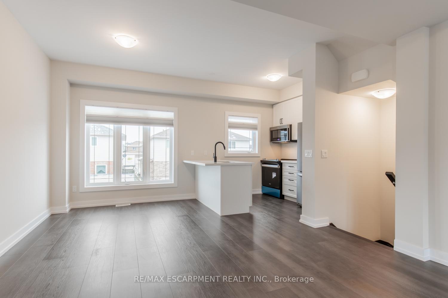Photo 5 of Unit 47, 19 Picardy Drive, Hamilton, Stoney Creek Mountain — HOMEH