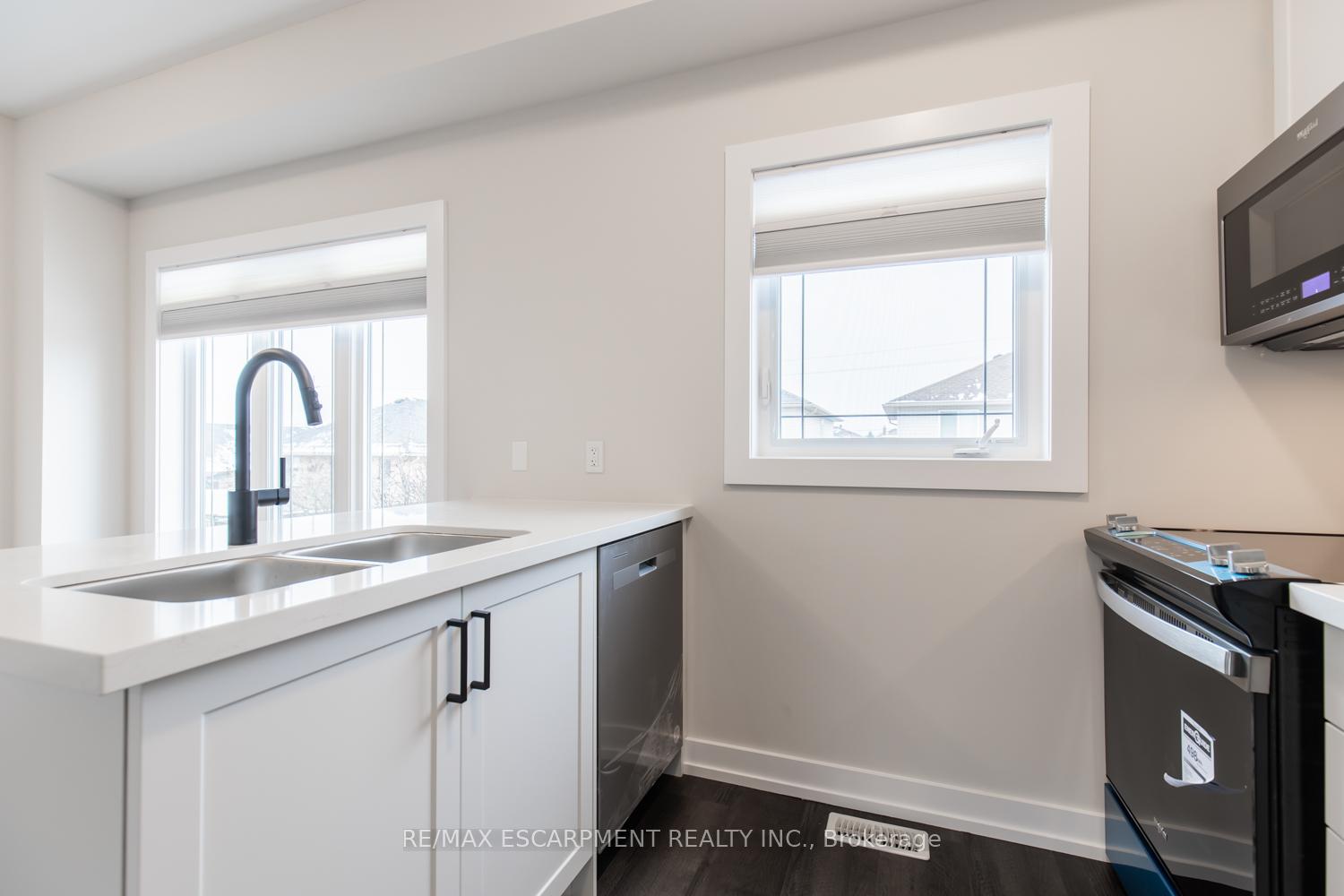 Photo 8 of Unit 47, 19 Picardy Drive, Hamilton, Stoney Creek Mountain — HOMEH