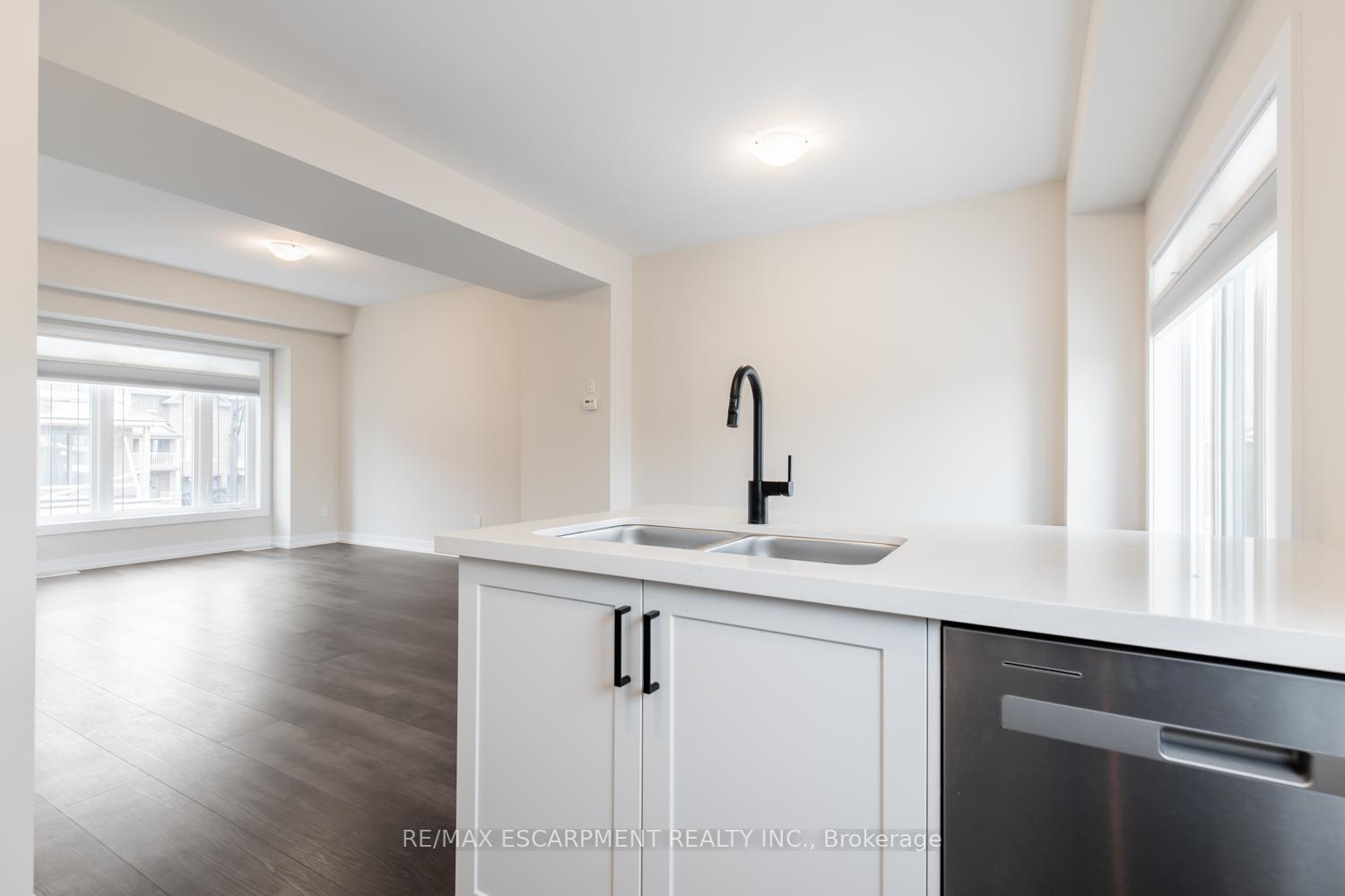 Photo 10 of Unit 47, 19 Picardy Drive, Hamilton, Stoney Creek Mountain — HOMEH