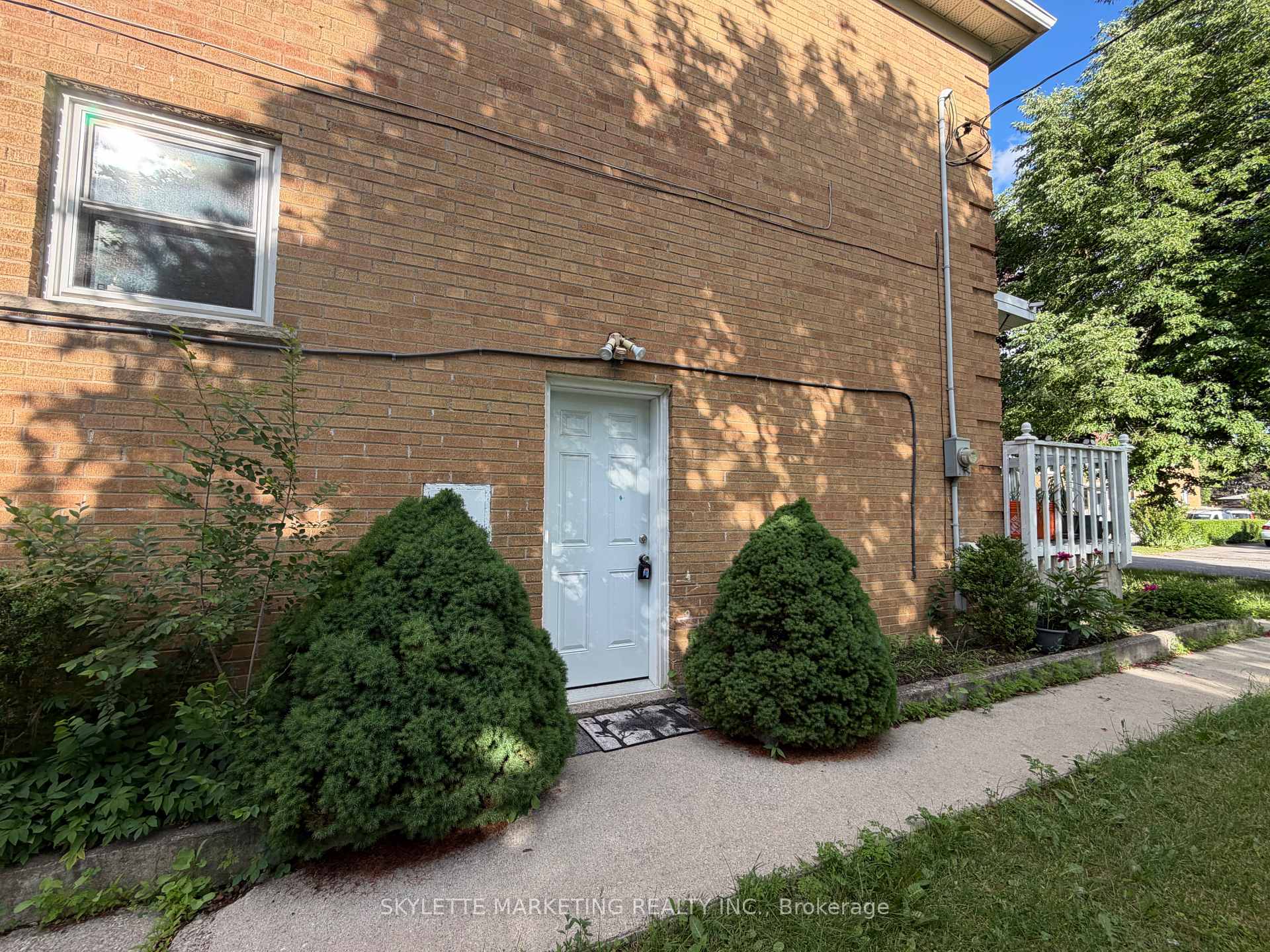 Photo 1 of Unit Lower, 229 Zelda Crescent, Richmond Hill, Crosby — HOMEH