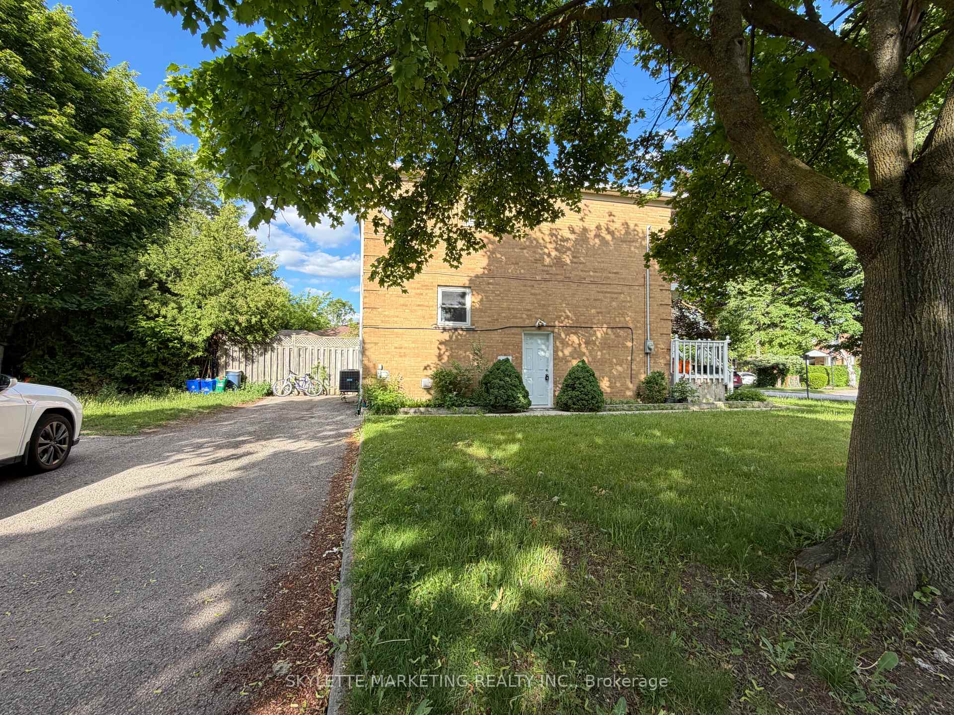 Photo 2 of Unit Lower, 229 Zelda Crescent, Richmond Hill, Crosby — HOMEH
