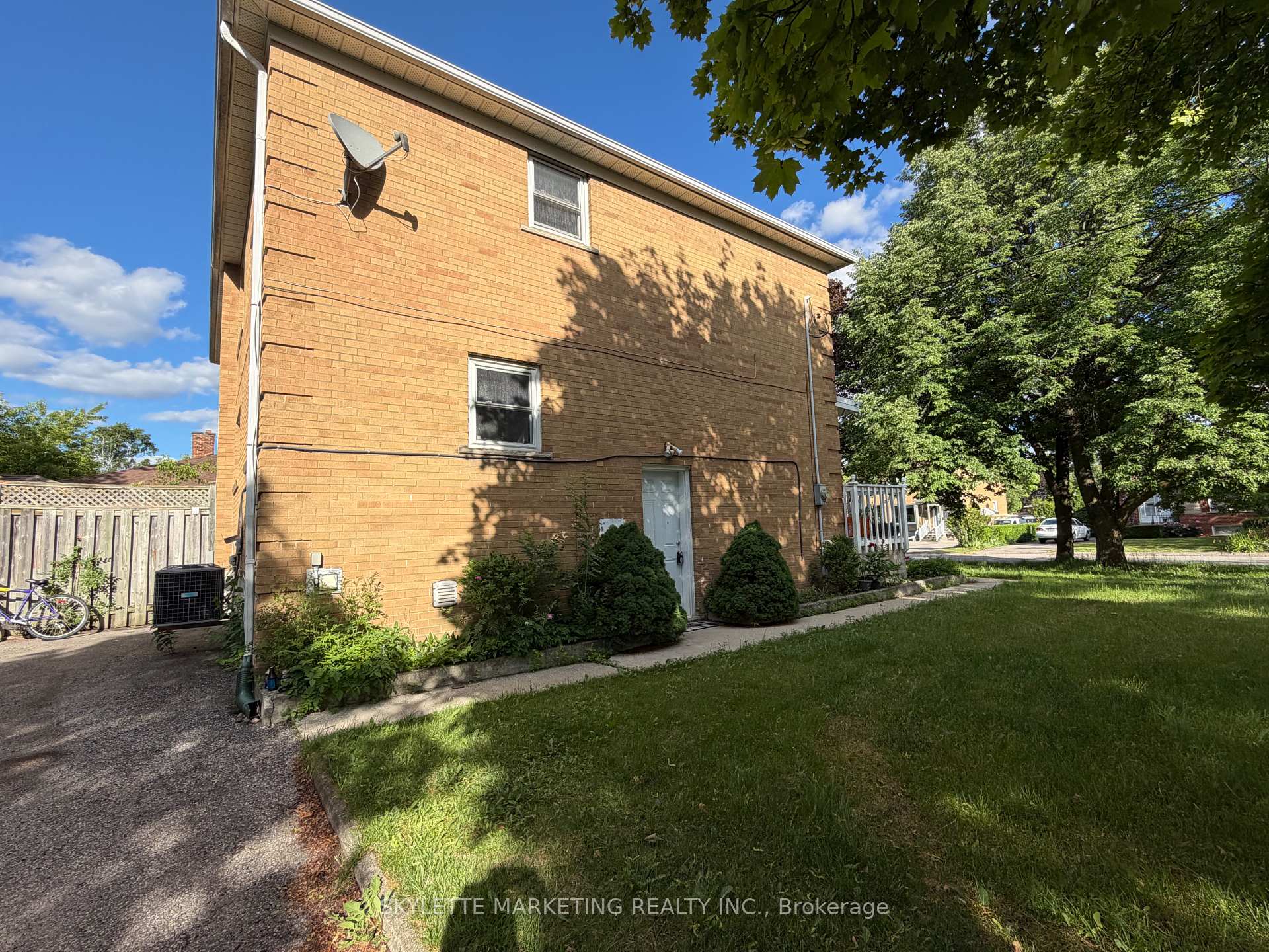 Photo 3 of Unit Lower, 229 Zelda Crescent, Richmond Hill, Crosby — HOMEH