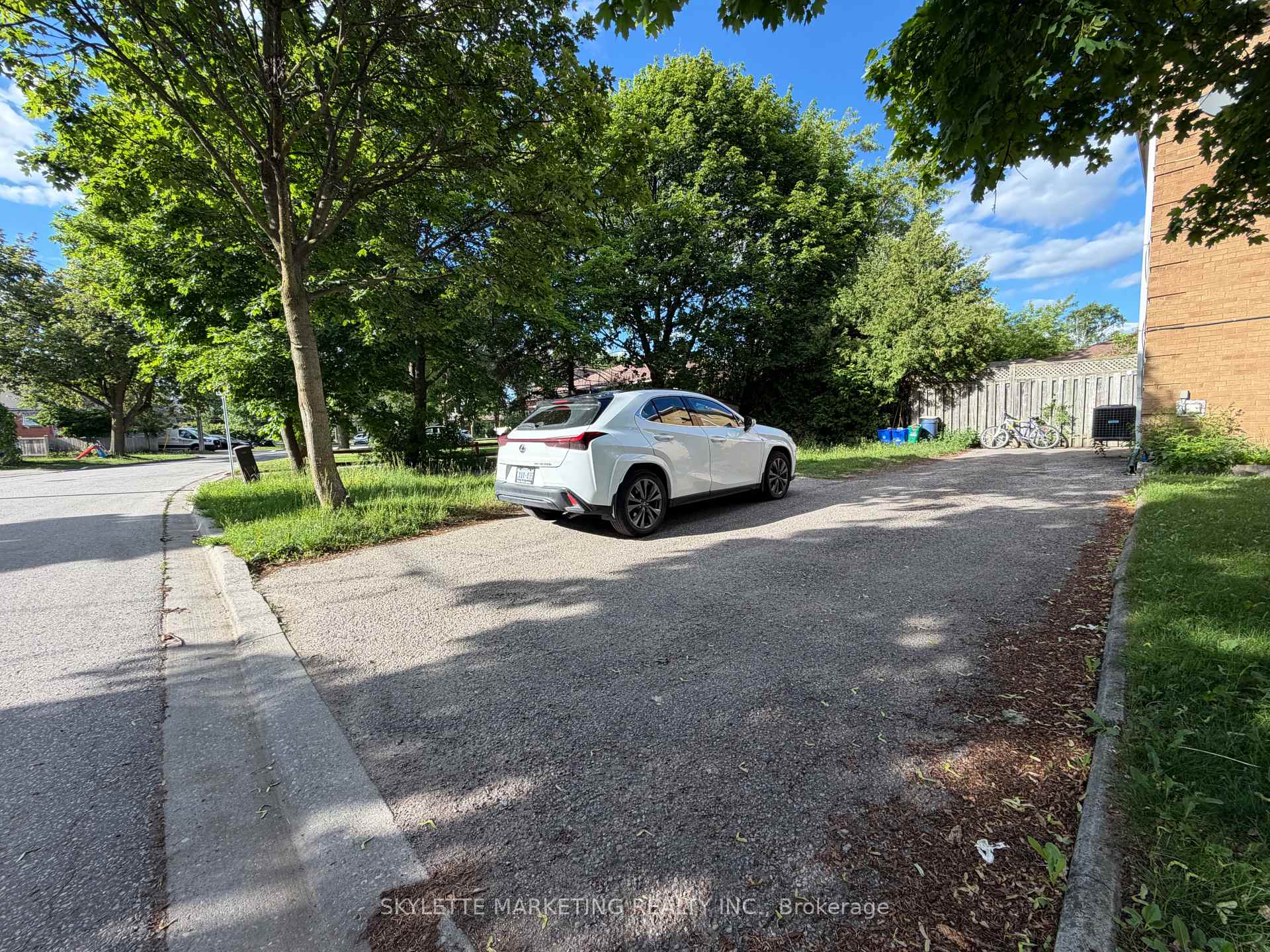 Photo 4 of Unit Lower, 229 Zelda Crescent, Richmond Hill, Crosby — HOMEH