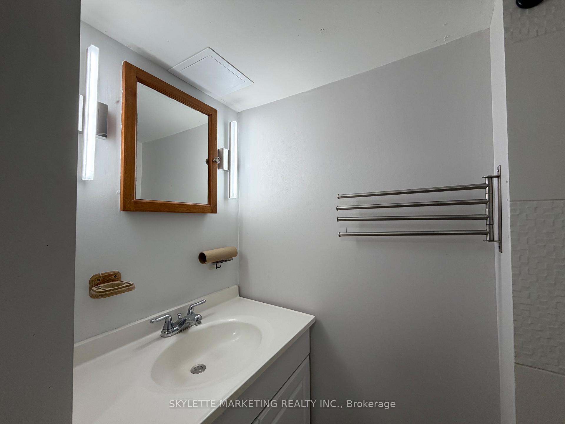 Photo 15 of Unit Lower, 229 Zelda Crescent, Richmond Hill, Crosby — HOMEH