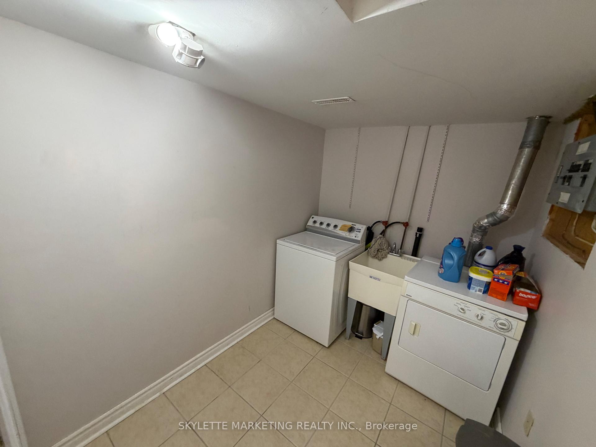 Photo 19 of Unit Lower, 229 Zelda Crescent, Richmond Hill, Crosby — HOMEH
