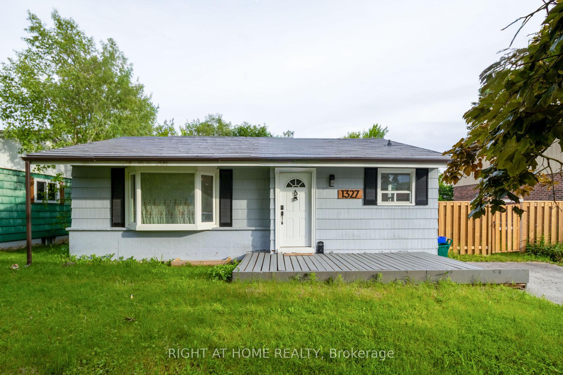 Photo 1 of 1327 Commerce Street, Pickering, Bay Ridges — HOMEH