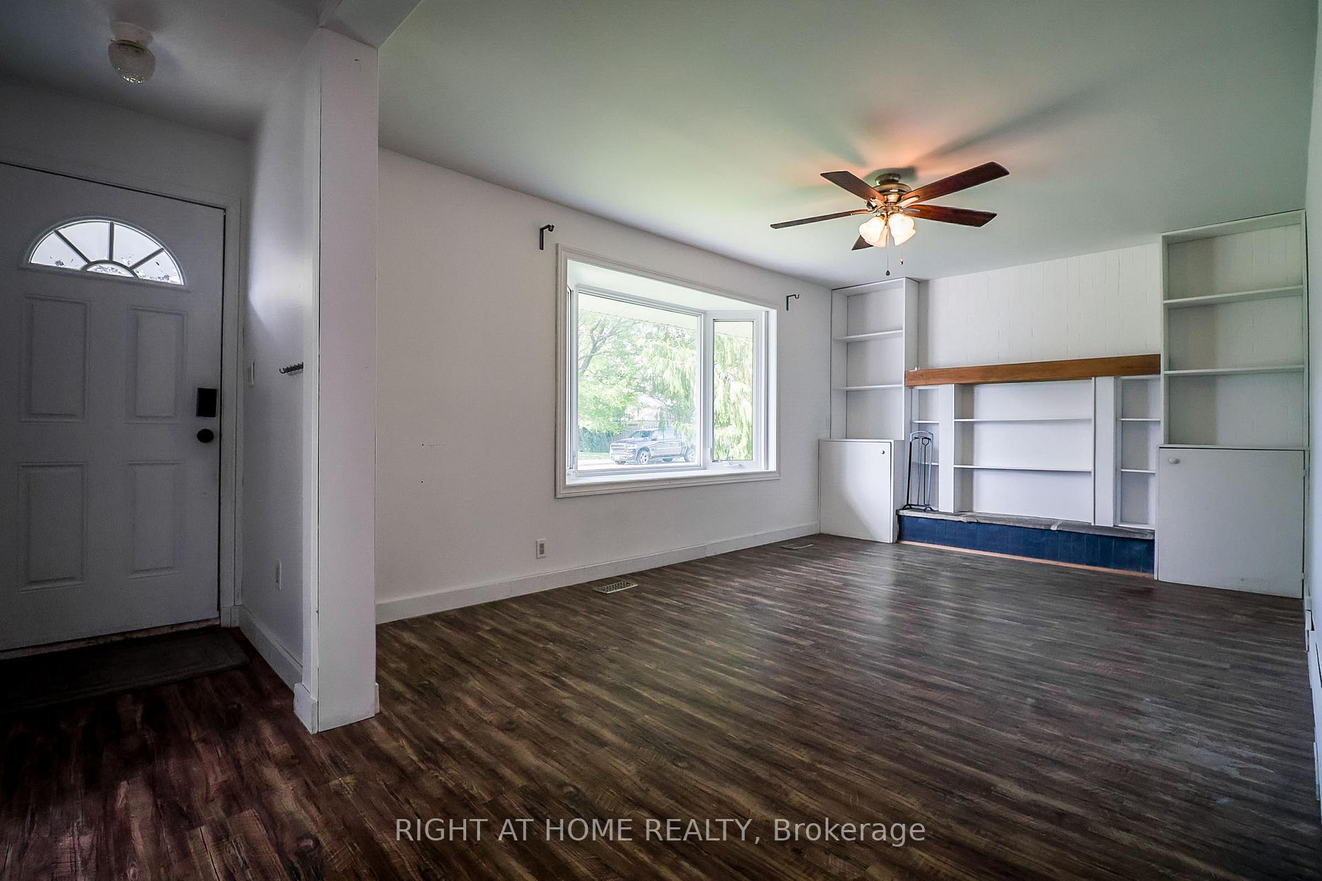 Photo 5 of 1327 Commerce Street, Pickering, Bay Ridges — HOMEH