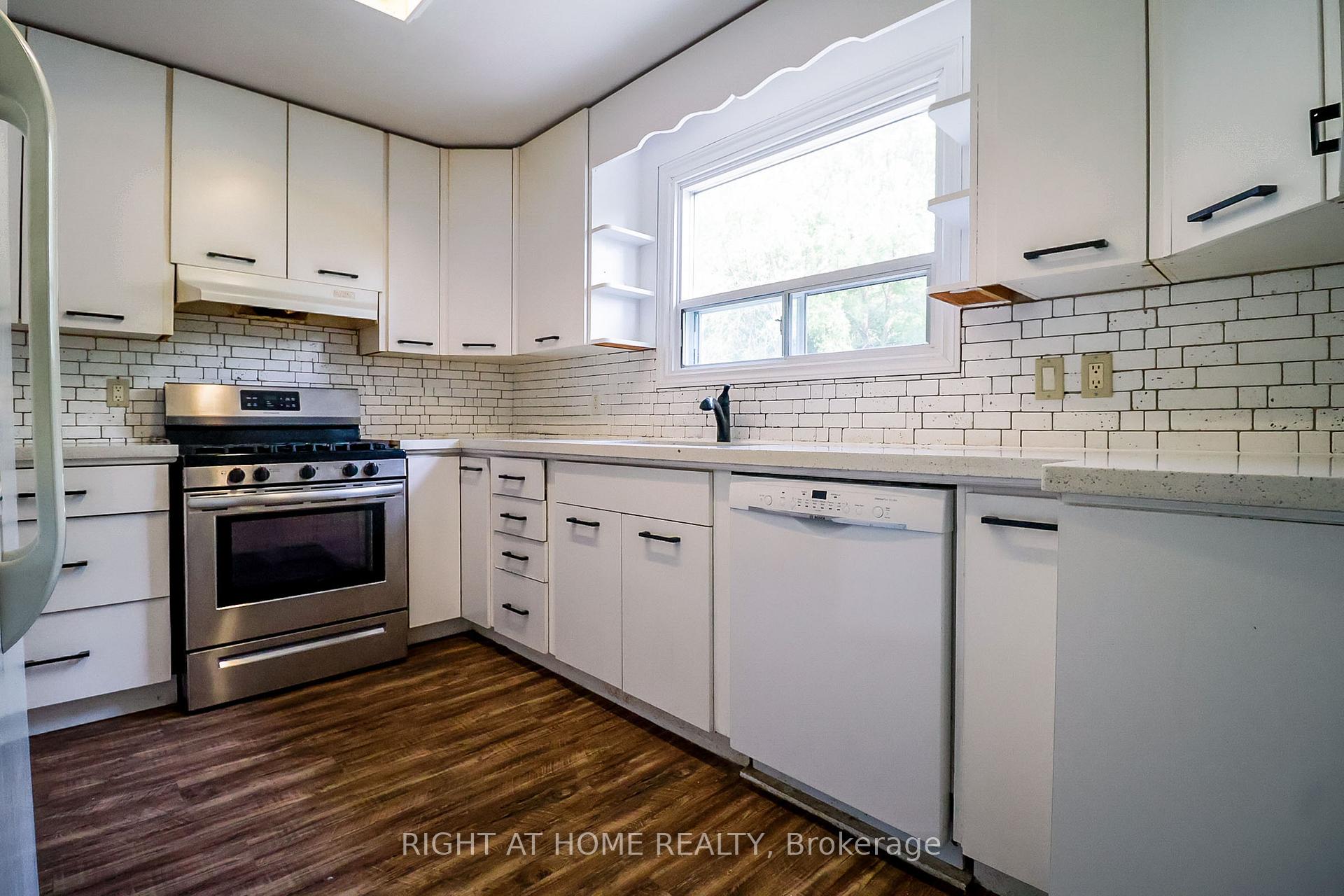 Photo 7 of 1327 Commerce Street, Pickering, Bay Ridges — HOMEH