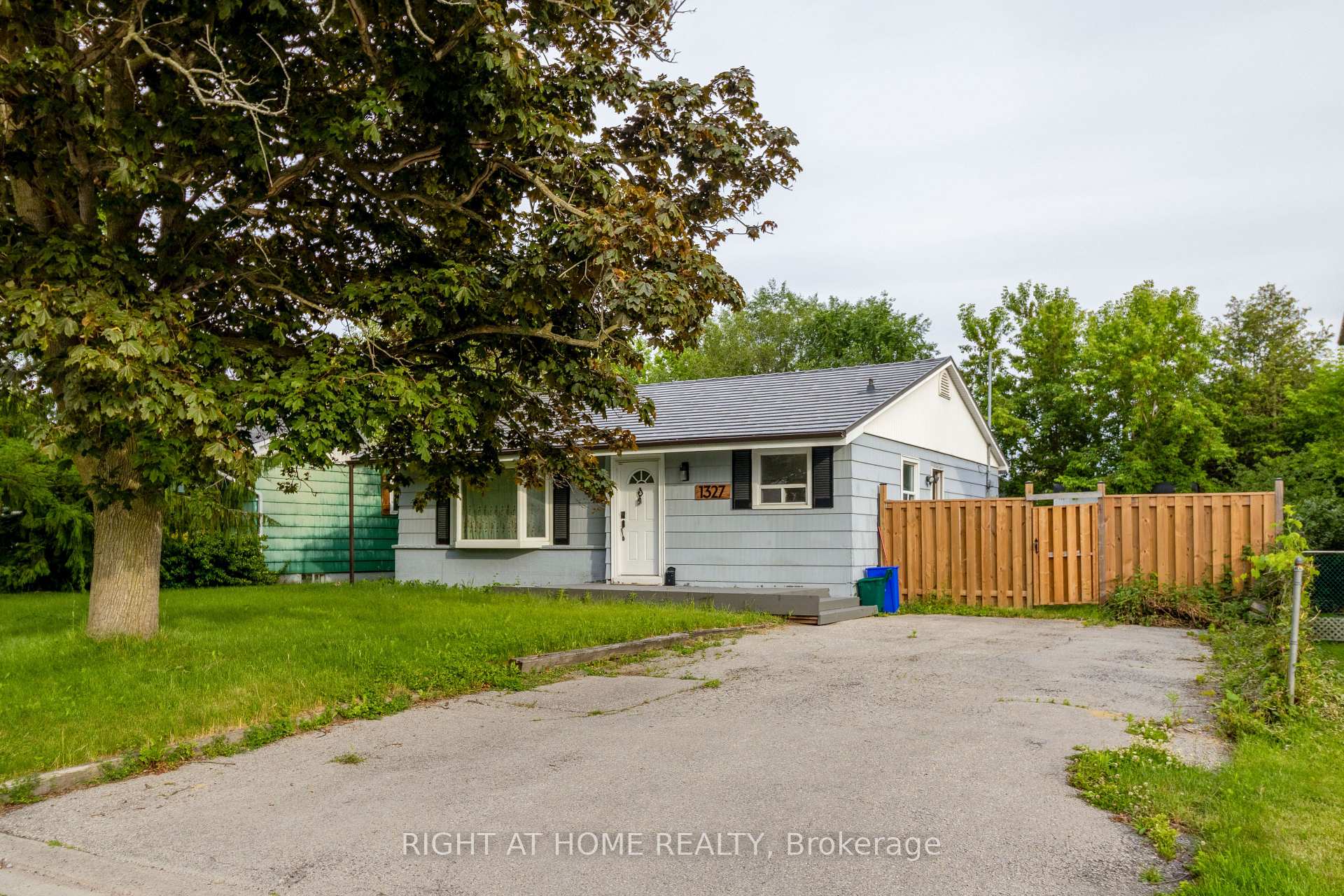 Photo 29 of 1327 Commerce Street, Pickering, Bay Ridges — HOMEH