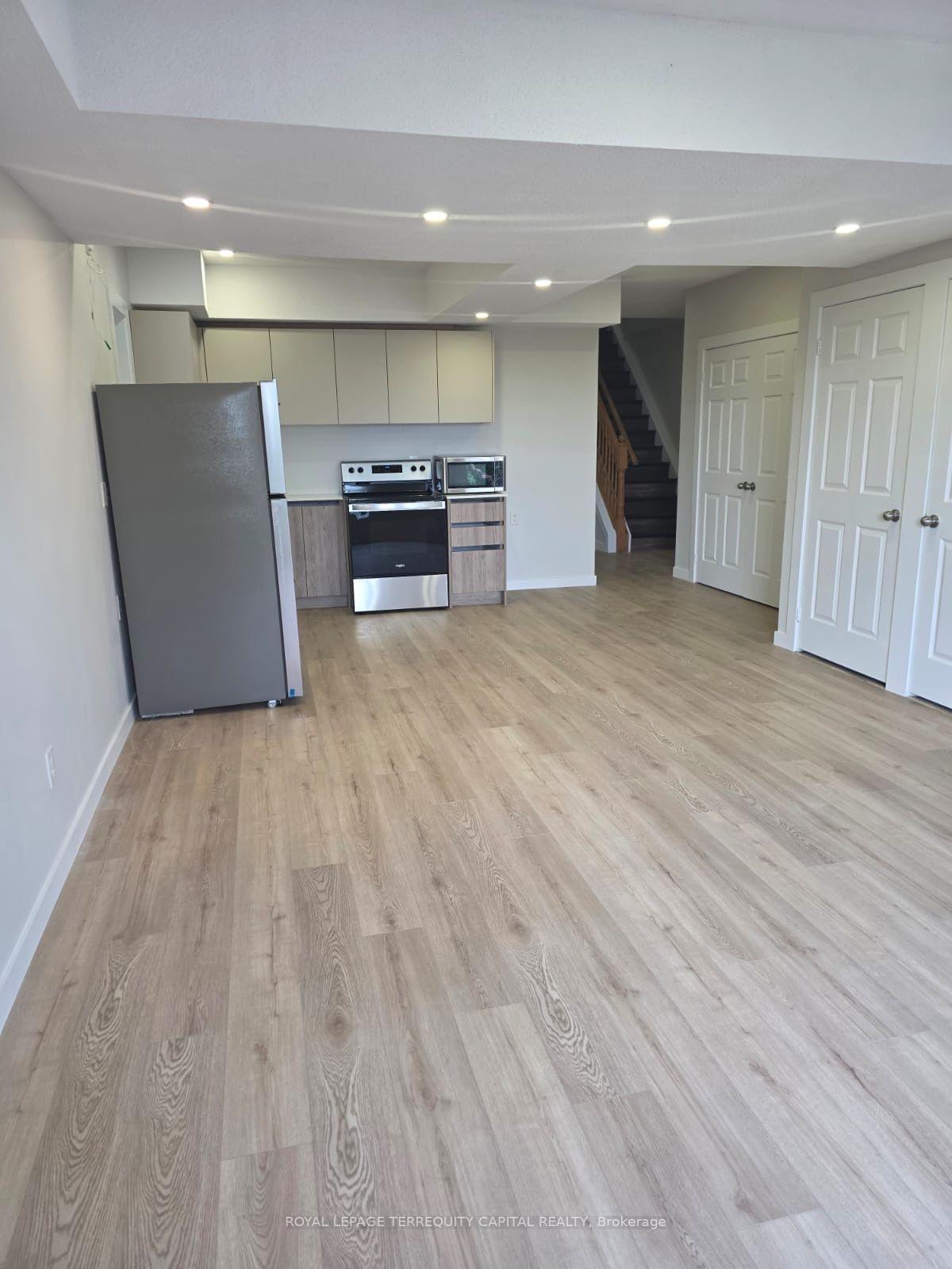 Photo 4 of Unit B, 349 Edgehill Drive, Barrie, Edgehill Drive — HOMEH