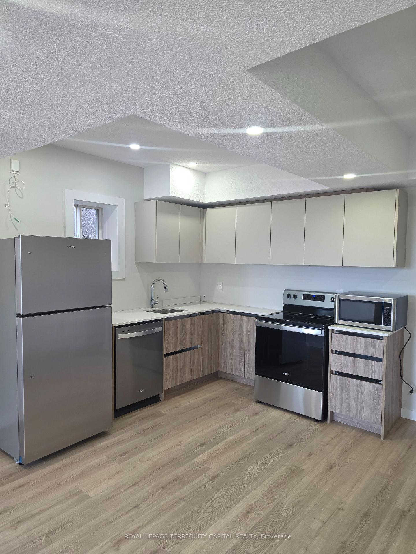 Photo 5 of Unit B, 349 Edgehill Drive, Barrie, Edgehill Drive — HOMEH