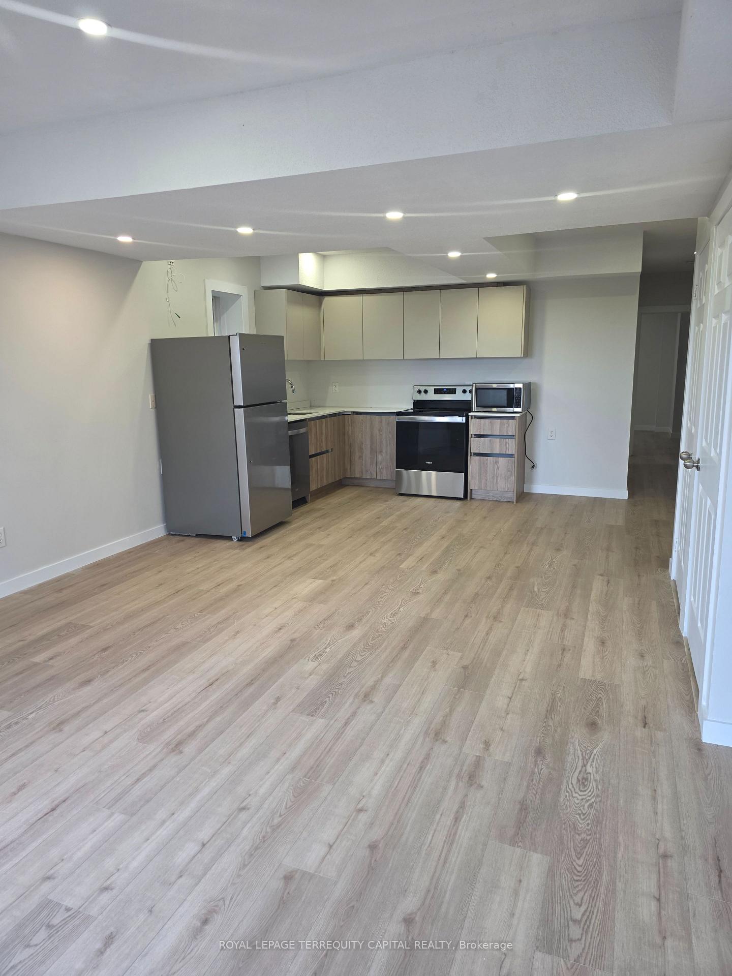 Photo 6 of Unit B, 349 Edgehill Drive, Barrie, Edgehill Drive — HOMEH