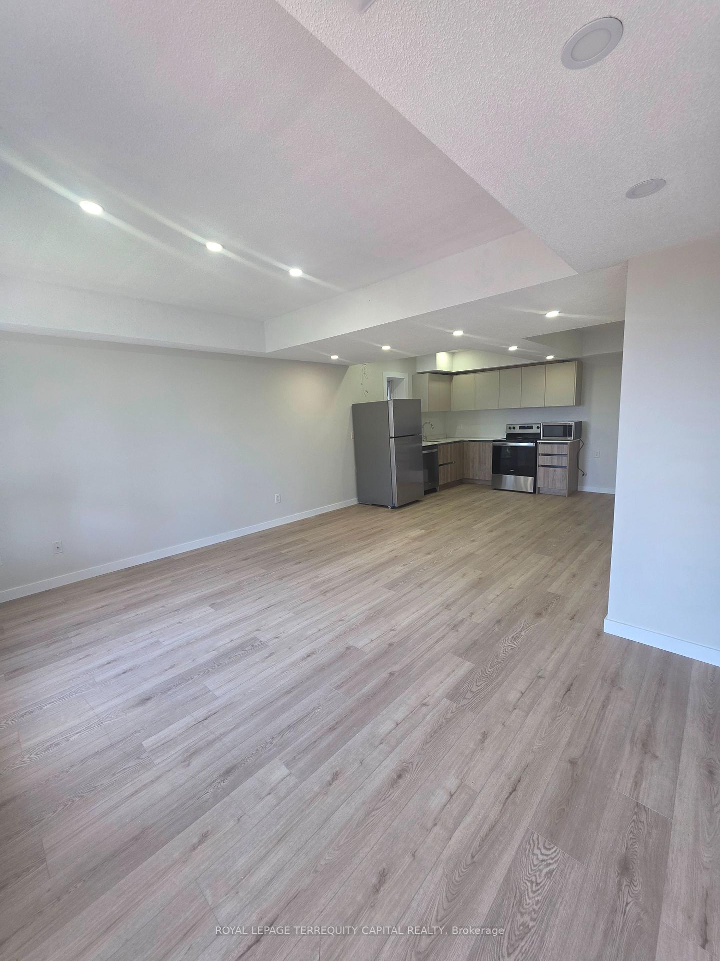 Photo 8 of Unit B, 349 Edgehill Drive, Barrie, Edgehill Drive — HOMEH