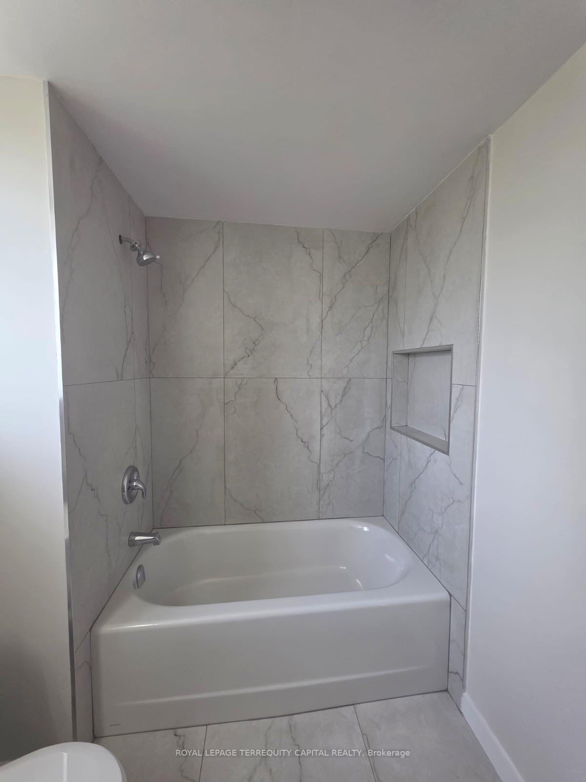 Photo 10 of Unit B, 349 Edgehill Drive, Barrie, Edgehill Drive — HOMEH