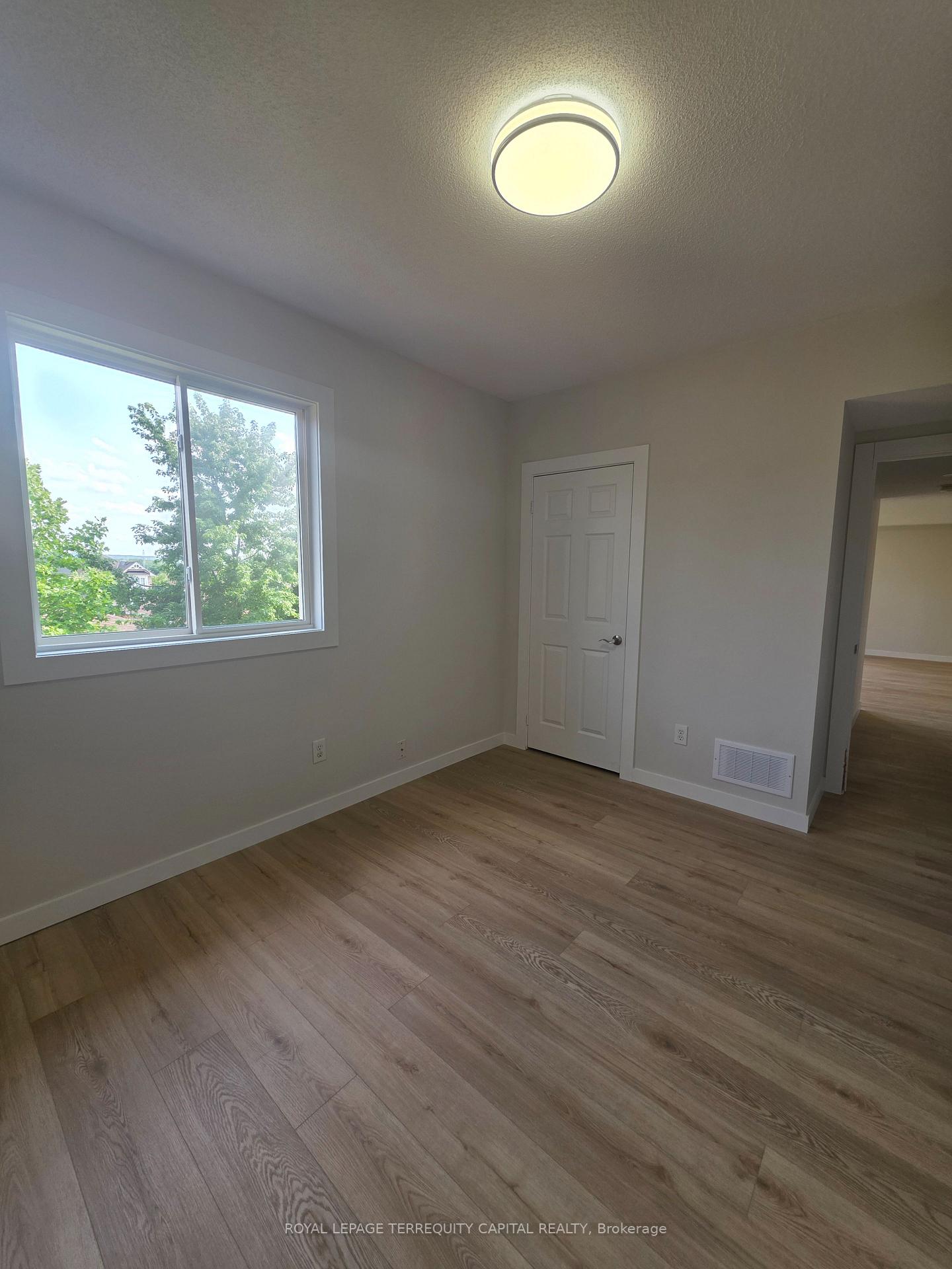 Photo 13 of Unit B, 349 Edgehill Drive, Barrie, Edgehill Drive — HOMEH