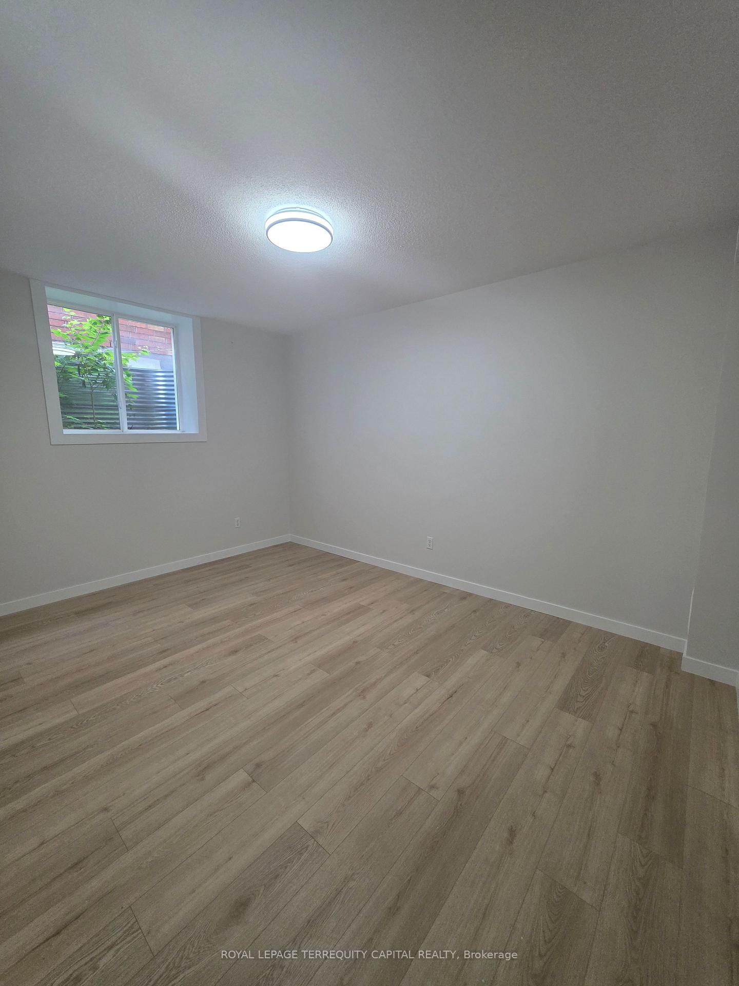 Photo 14 of Unit B, 349 Edgehill Drive, Barrie, Edgehill Drive — HOMEH