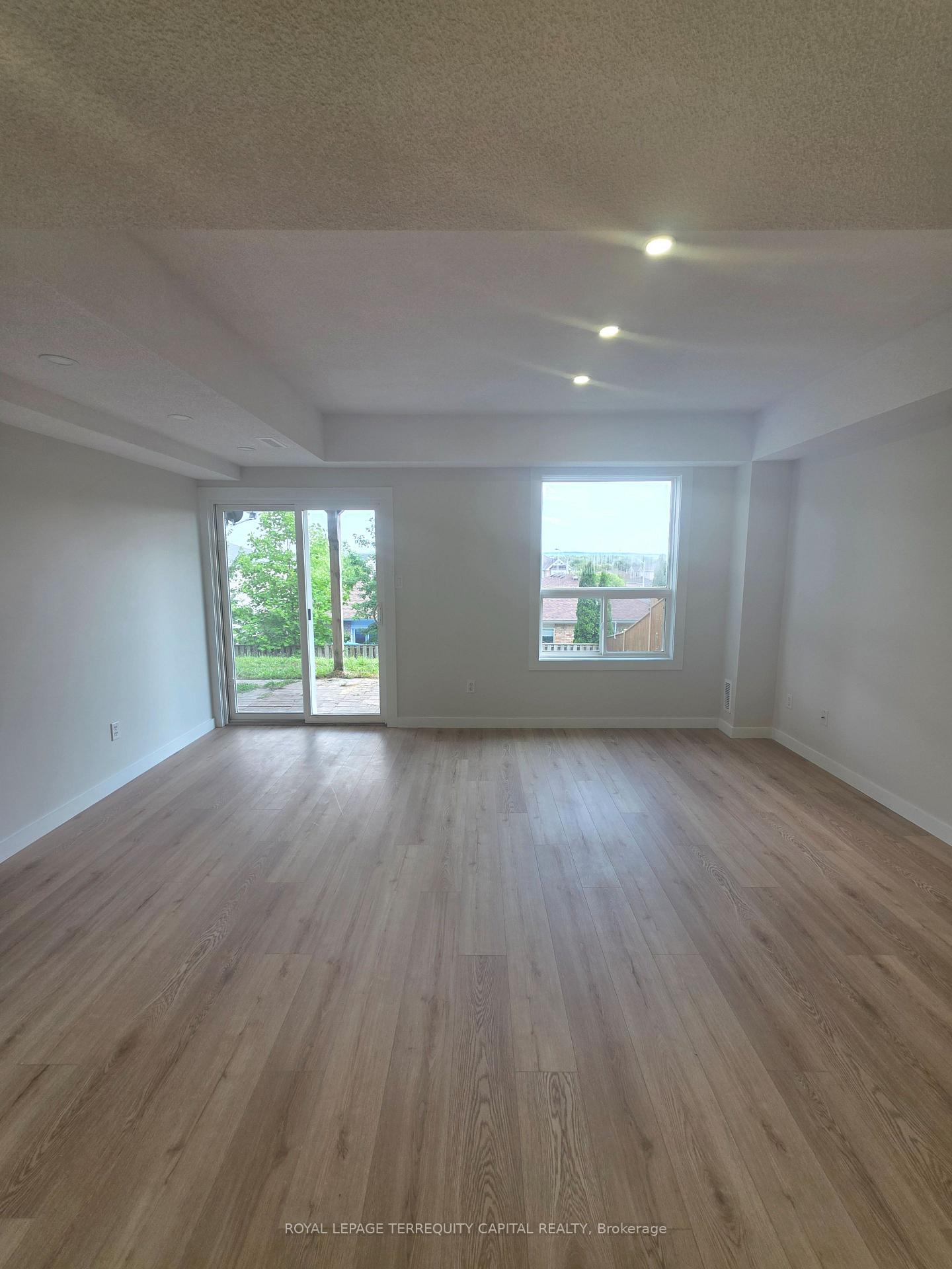 Photo 16 of Unit B, 349 Edgehill Drive, Barrie, Edgehill Drive — HOMEH