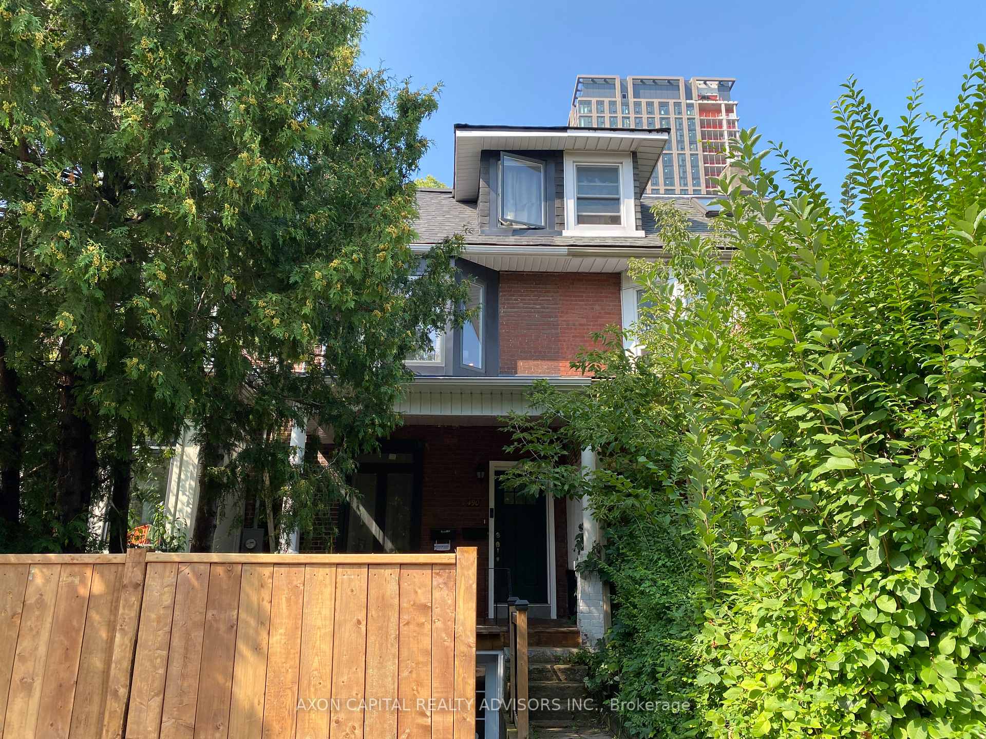 Photo of 490 Gladstone Avenue