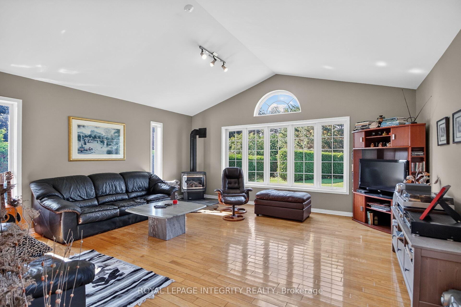 Photo 18 of 2913 Danbury Way, Ottawa, North Gower — HOMEH