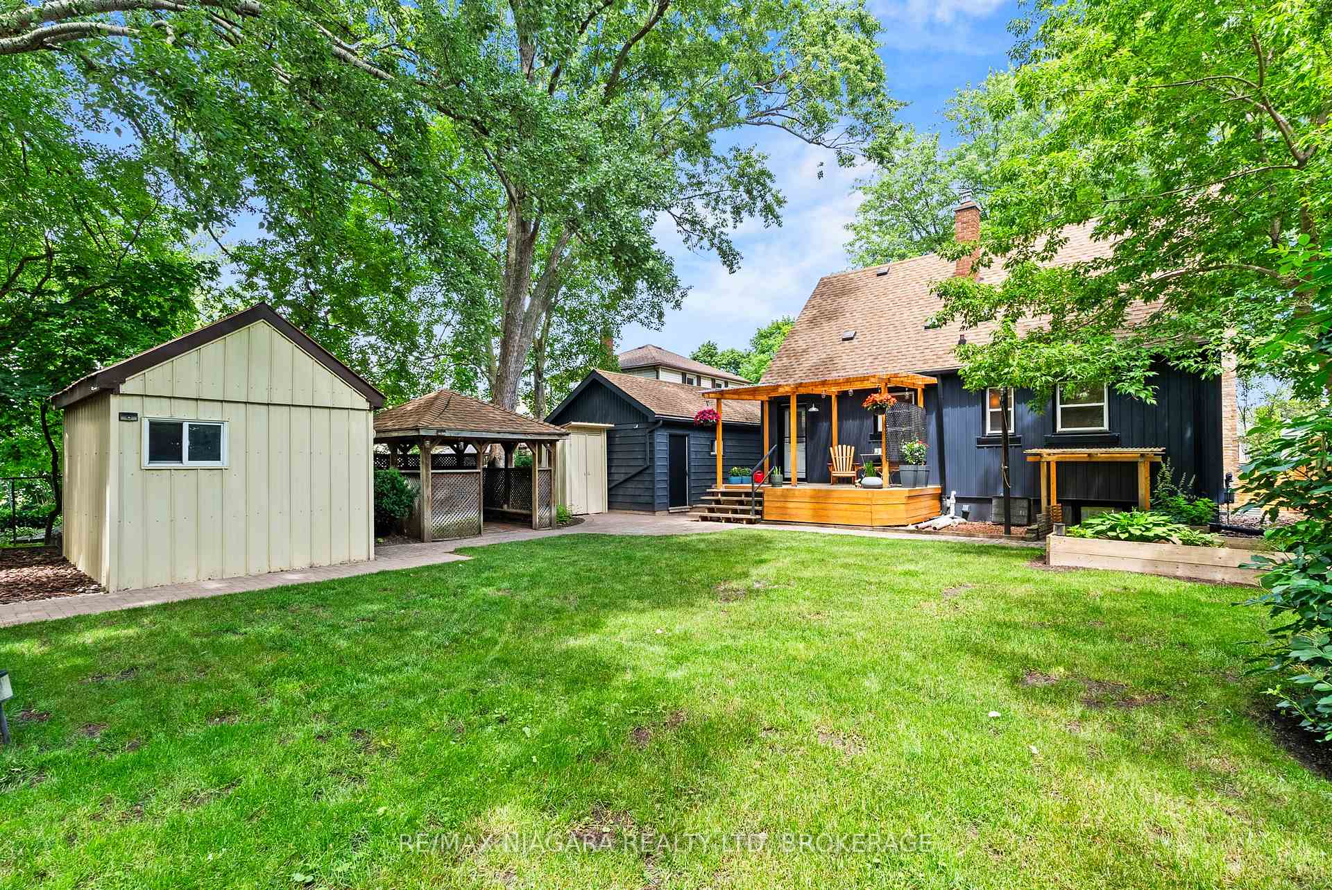 Photo 10 of 83 Devon Road, St. Catharines, Vine/Linwell — HOMEH