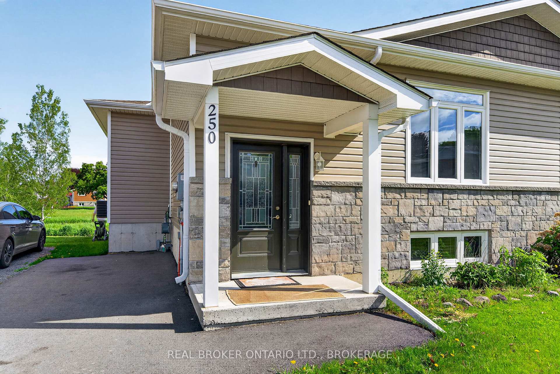 Photo 2 of 250 Lourdes Avenue, Cornwall, Cornwall — HOMEH