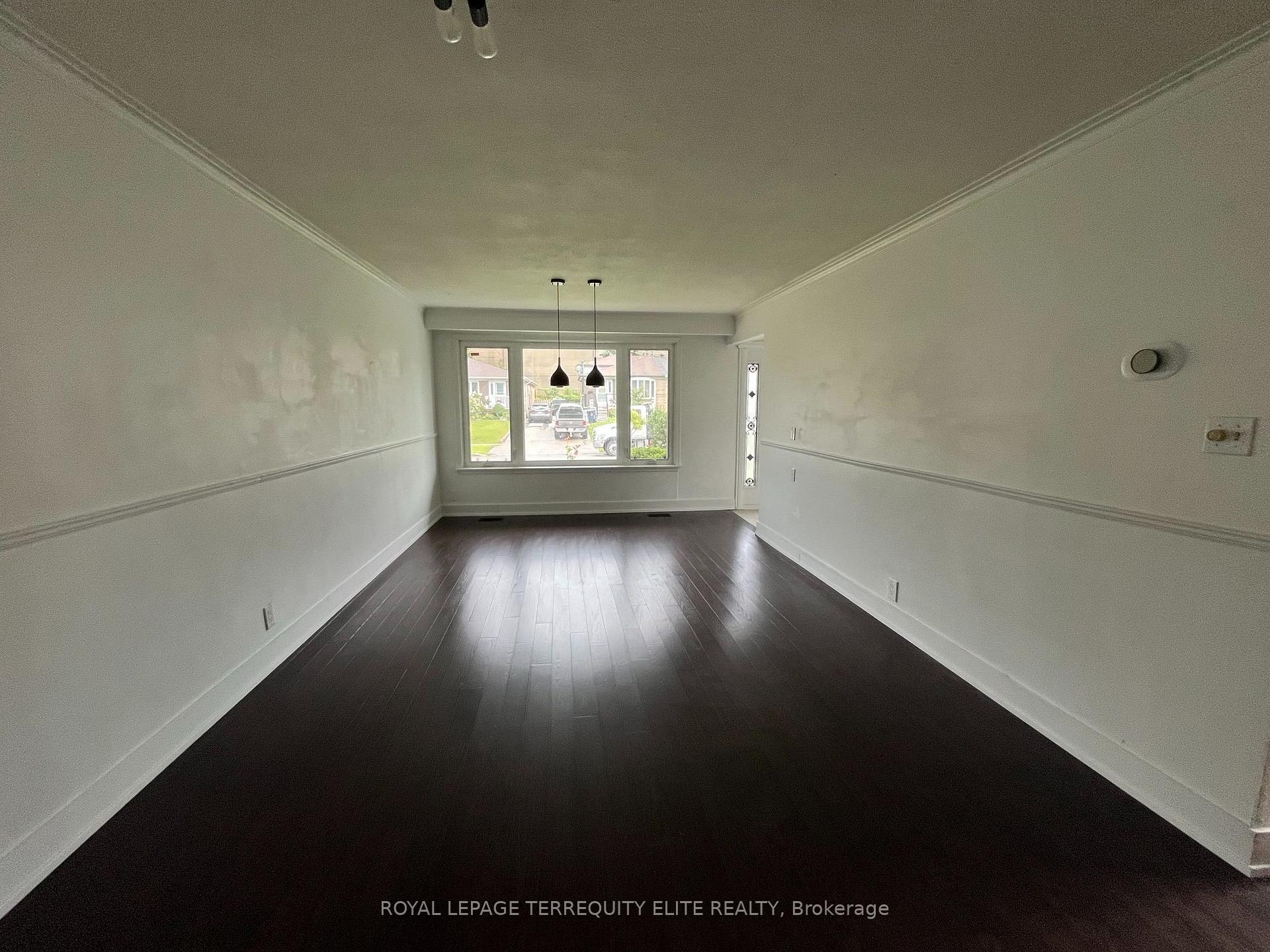 Photo 7 of Unit Main & Upper, 40 Pender Crescent, Scarborough, Tam O'Shanter-Sullivan — HOMEH