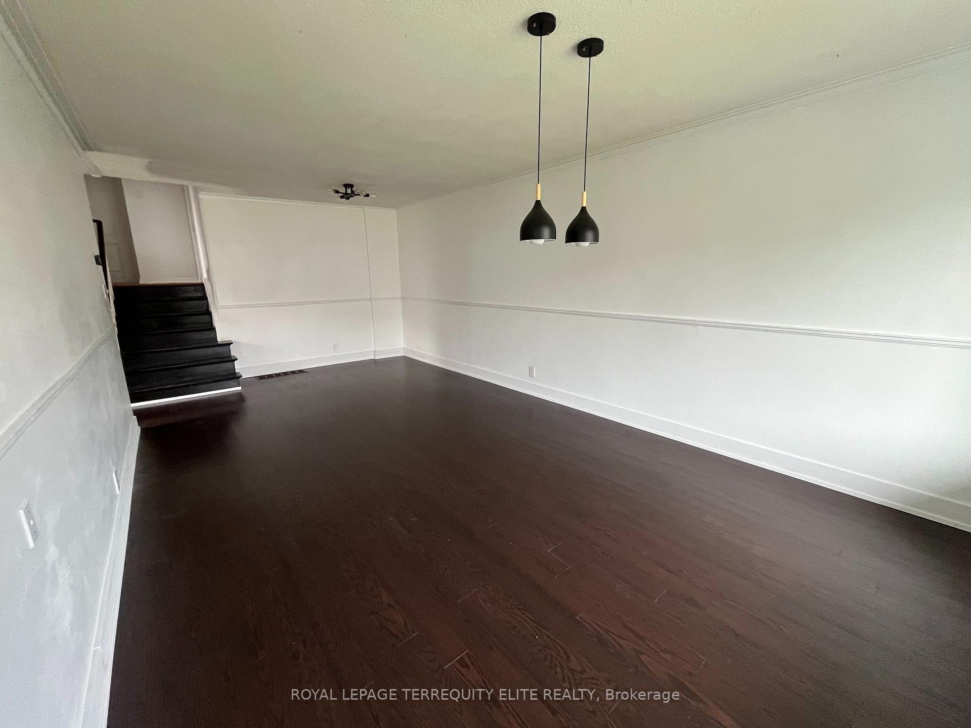 Photo 9 of Unit Main & Upper, 40 Pender Crescent, Scarborough, Tam O'Shanter-Sullivan — HOMEH