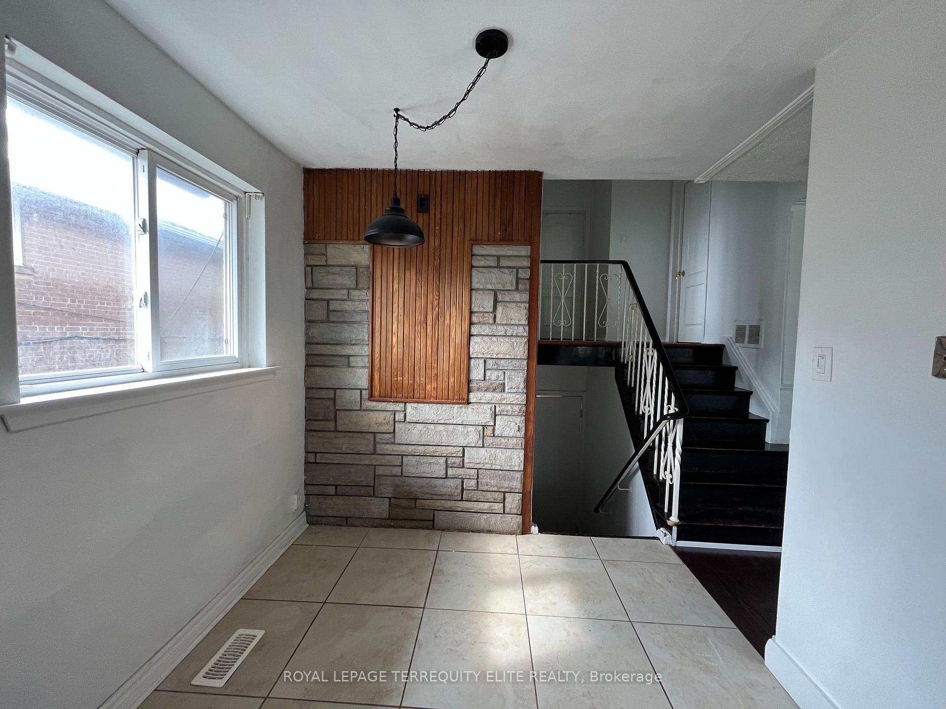 Photo 19 of Unit Main & Upper, 40 Pender Crescent, Scarborough, Tam O'Shanter-Sullivan — HOMEH