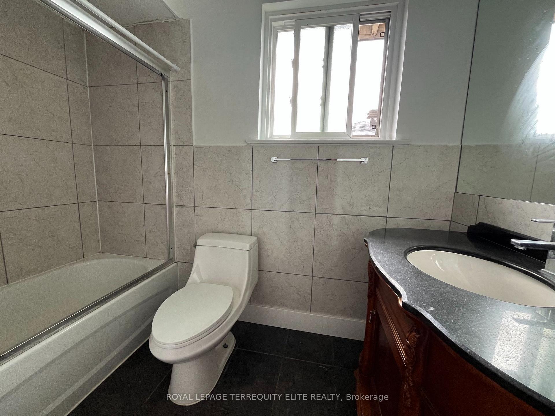 Photo 21 of Unit Main & Upper, 40 Pender Crescent, Scarborough, Tam O'Shanter-Sullivan — HOMEH