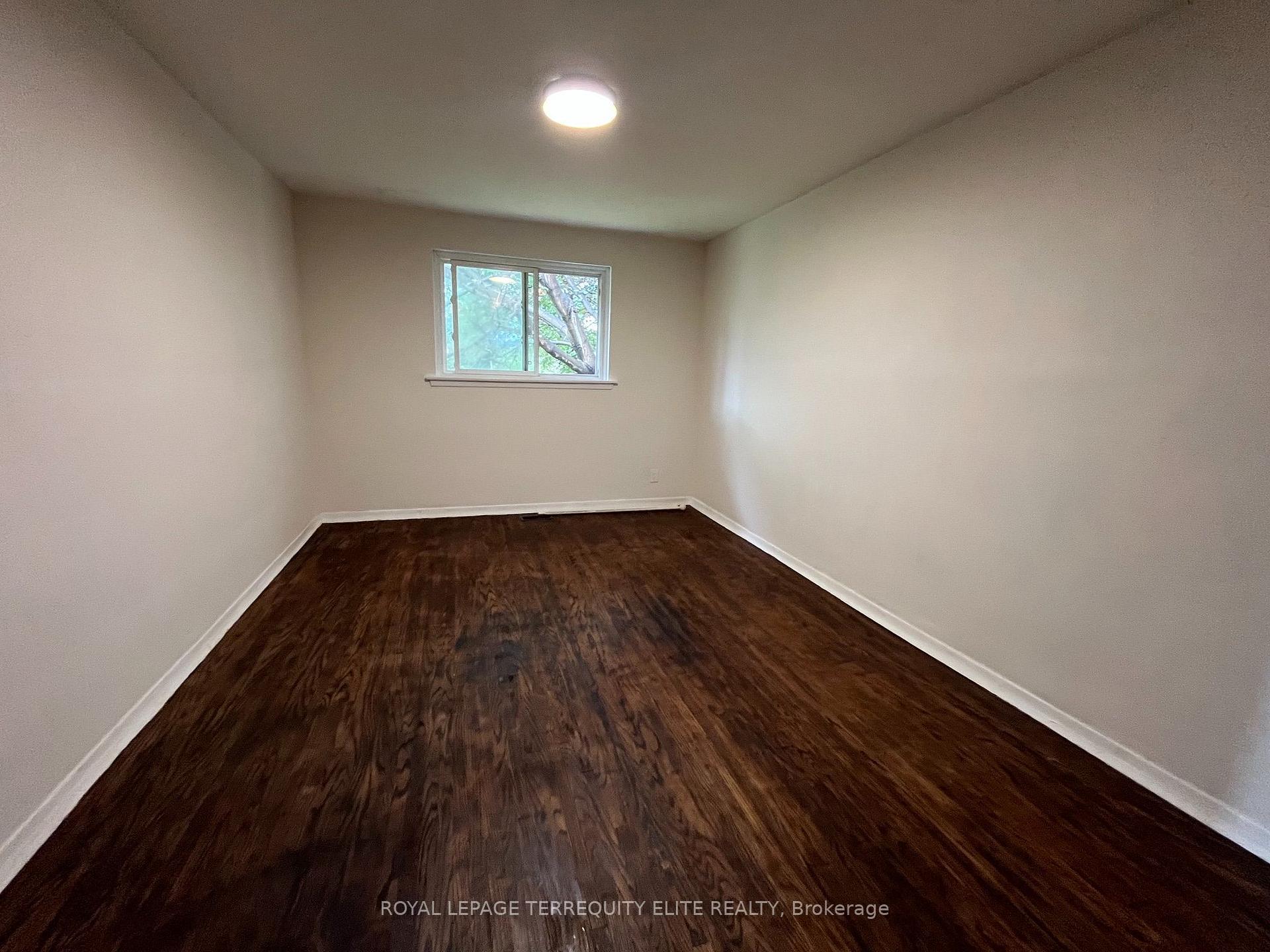 Photo 24 of Unit Main & Upper, 40 Pender Crescent, Scarborough, Tam O'Shanter-Sullivan — HOMEH
