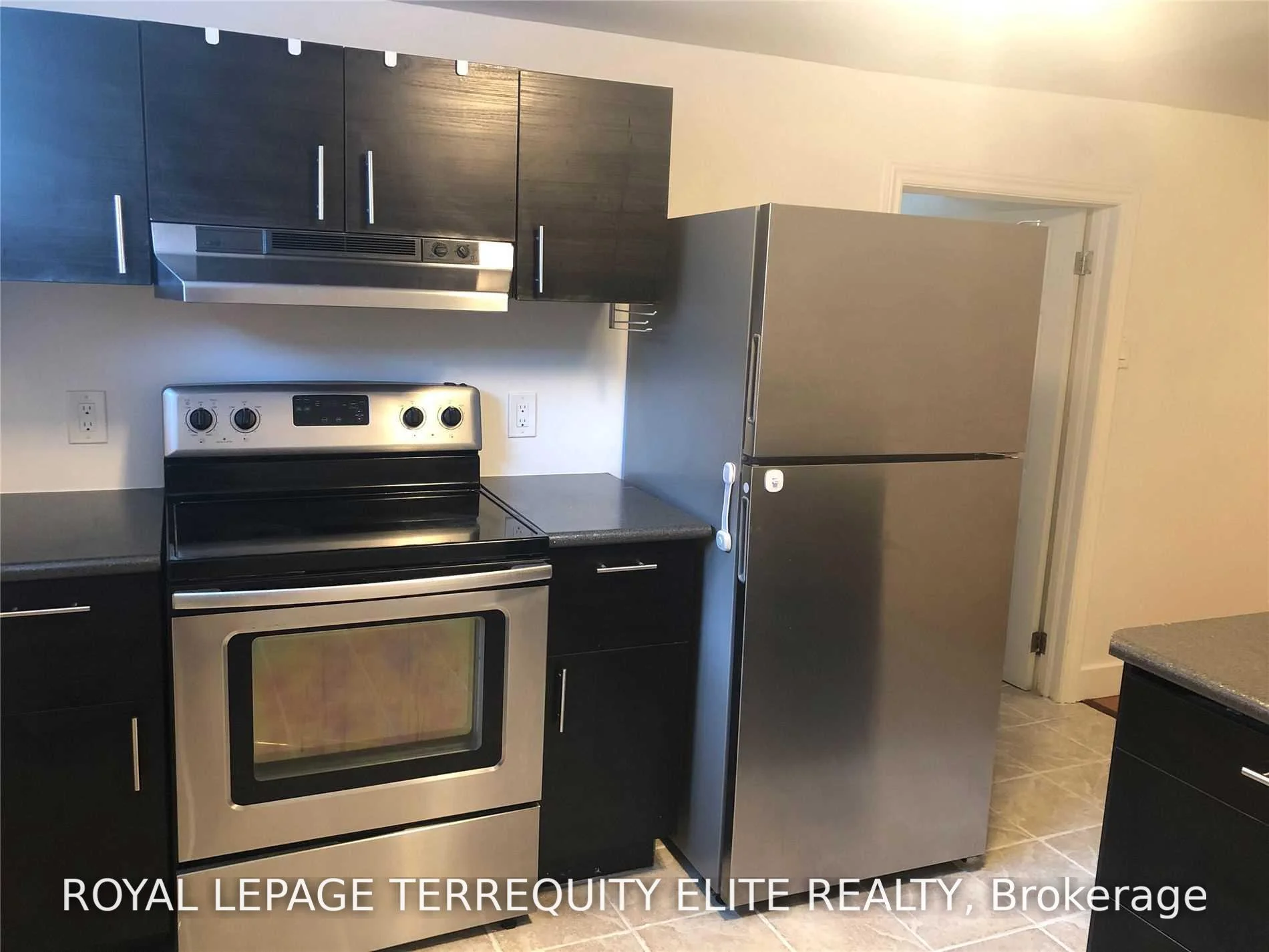 Photo 10 of Unit Main & Upper, 40 Pender Crescent, Scarborough, Tam O'Shanter-Sullivan — HOMEH
