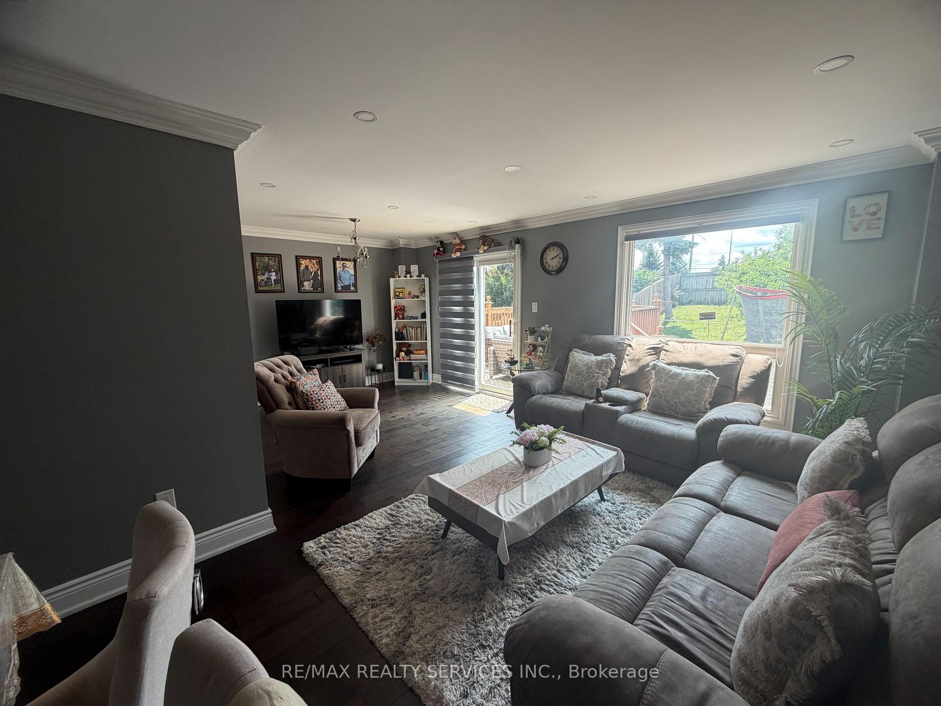 Photo 5 of 62 Trewartha Crescent, Brampton, Heart Lake West — HOMEH