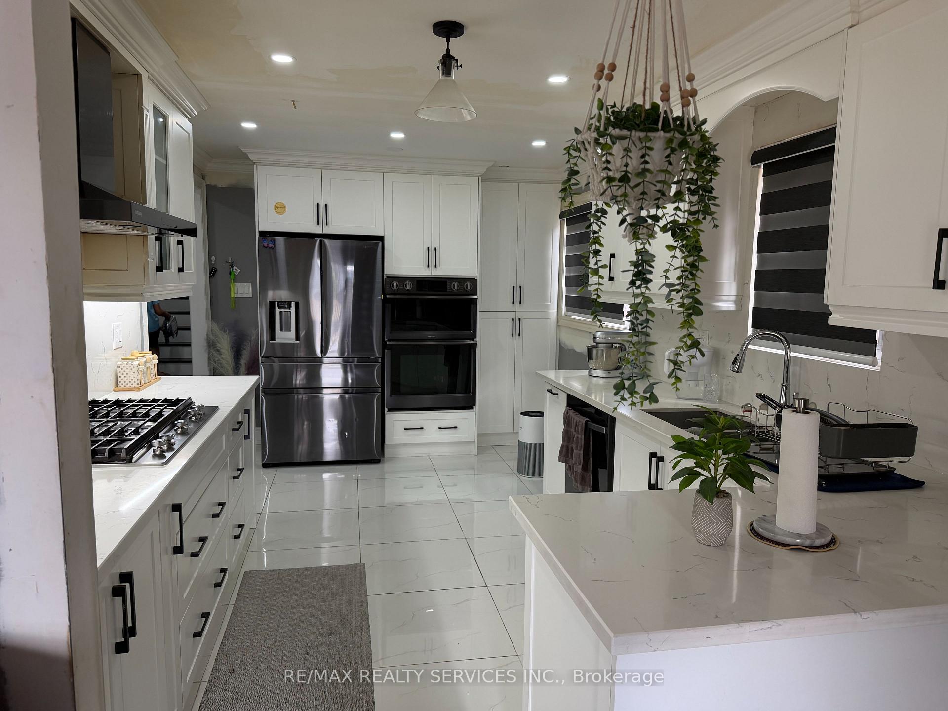 Photo 8 of 62 Trewartha Crescent, Brampton, Heart Lake West — HOMEH