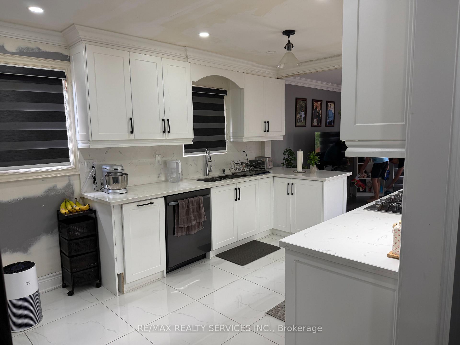 Photo 11 of 62 Trewartha Crescent, Brampton, Heart Lake West — HOMEH