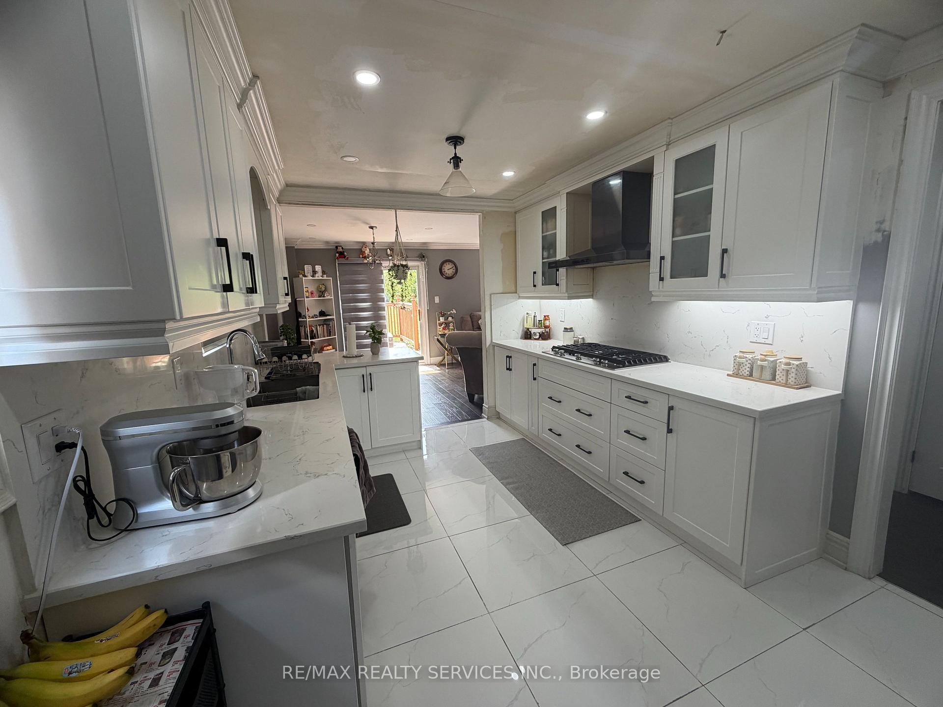 Photo 12 of 62 Trewartha Crescent, Brampton, Heart Lake West — HOMEH