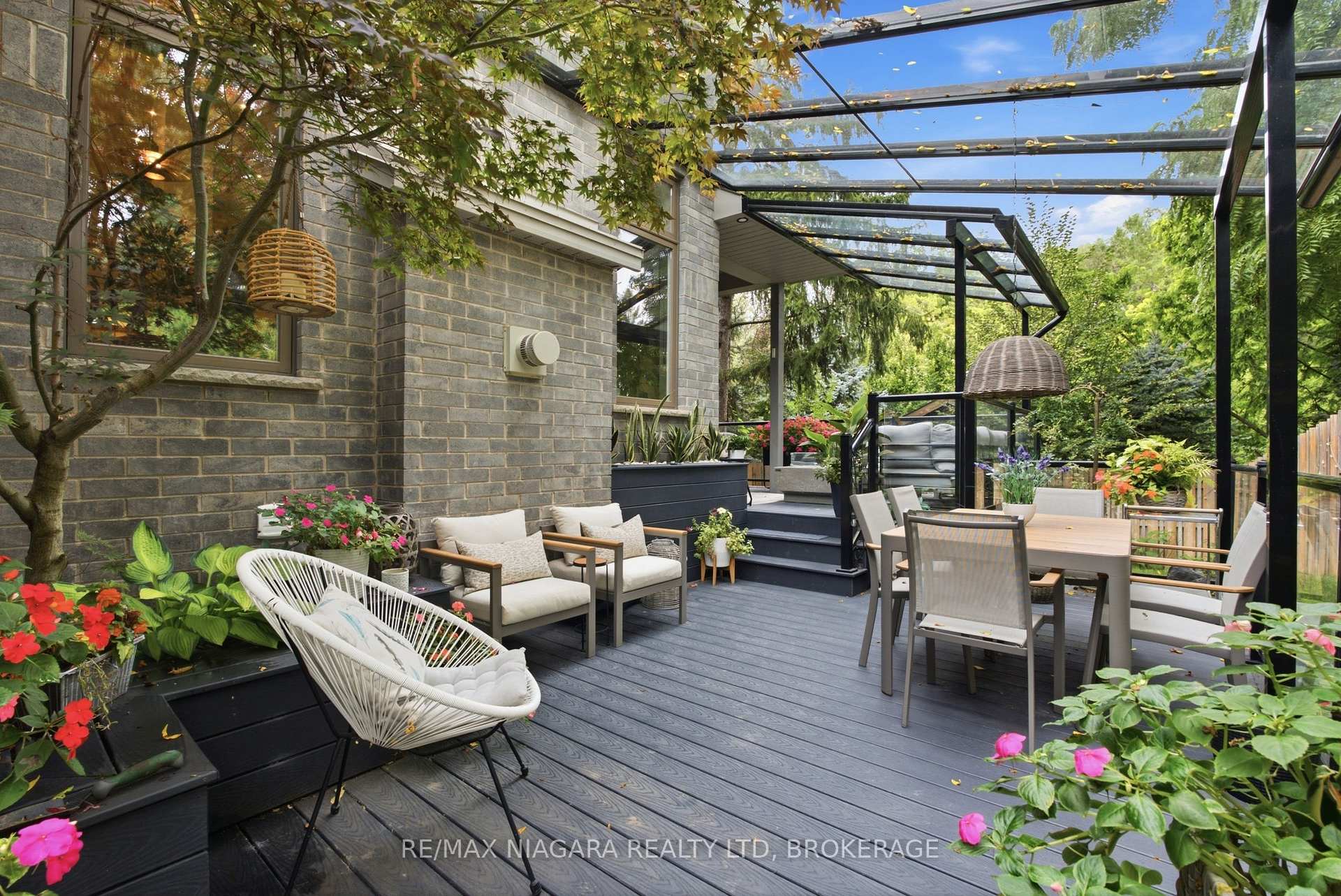 Photo 9 of Unit 8, 6 Tanner Circle, St. Catharines, Lakeshore — HOMEH