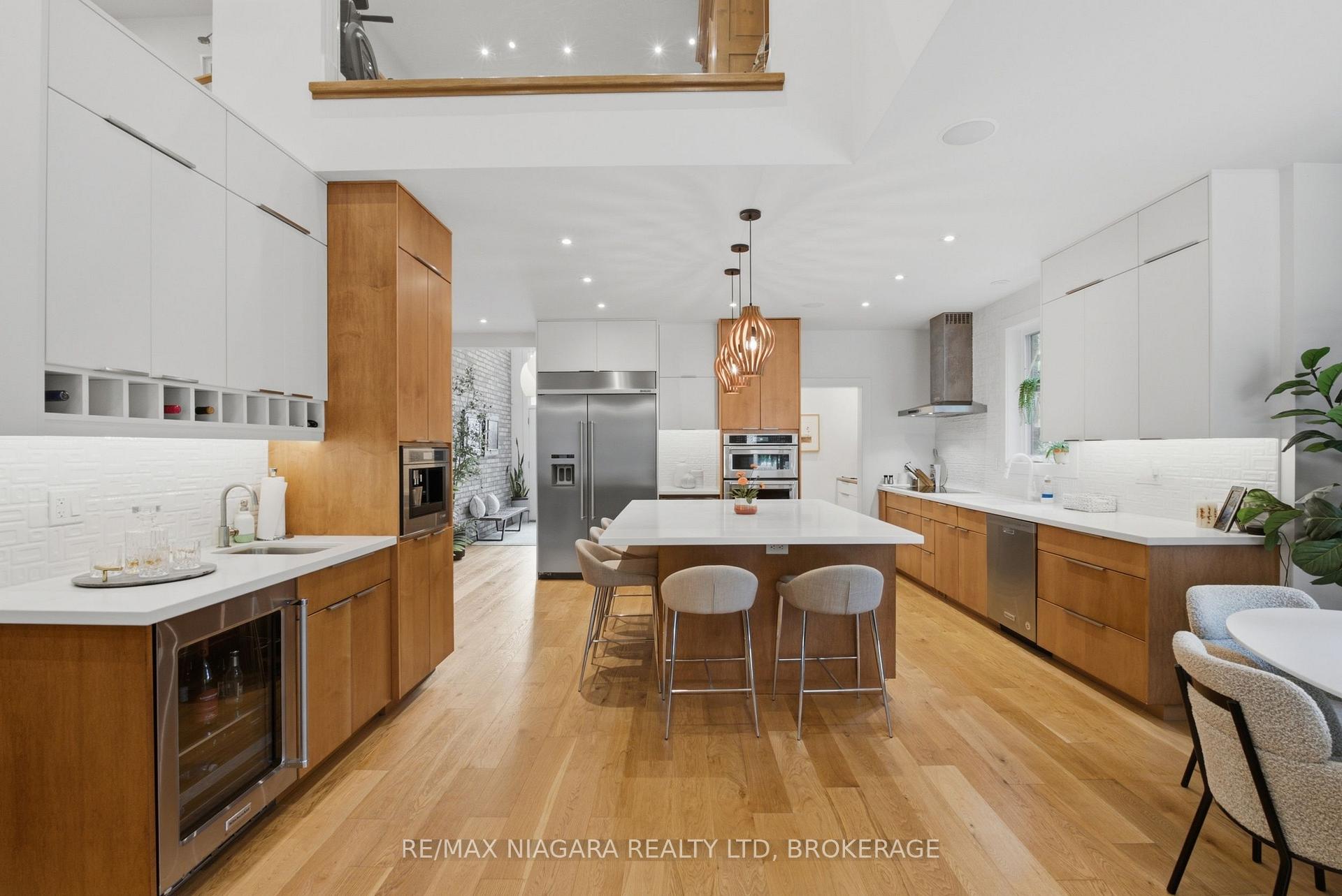 Photo 11 of Unit 8, 6 Tanner Circle, St. Catharines, Lakeshore — HOMEH