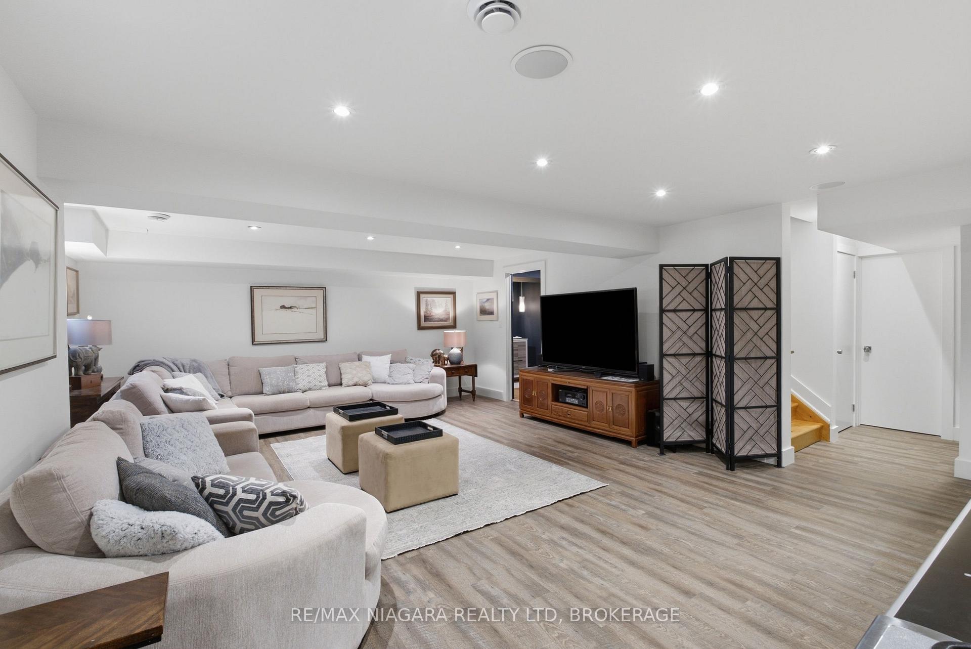 Photo 41 of Unit 8, 6 Tanner Circle, St. Catharines, Lakeshore — HOMEH