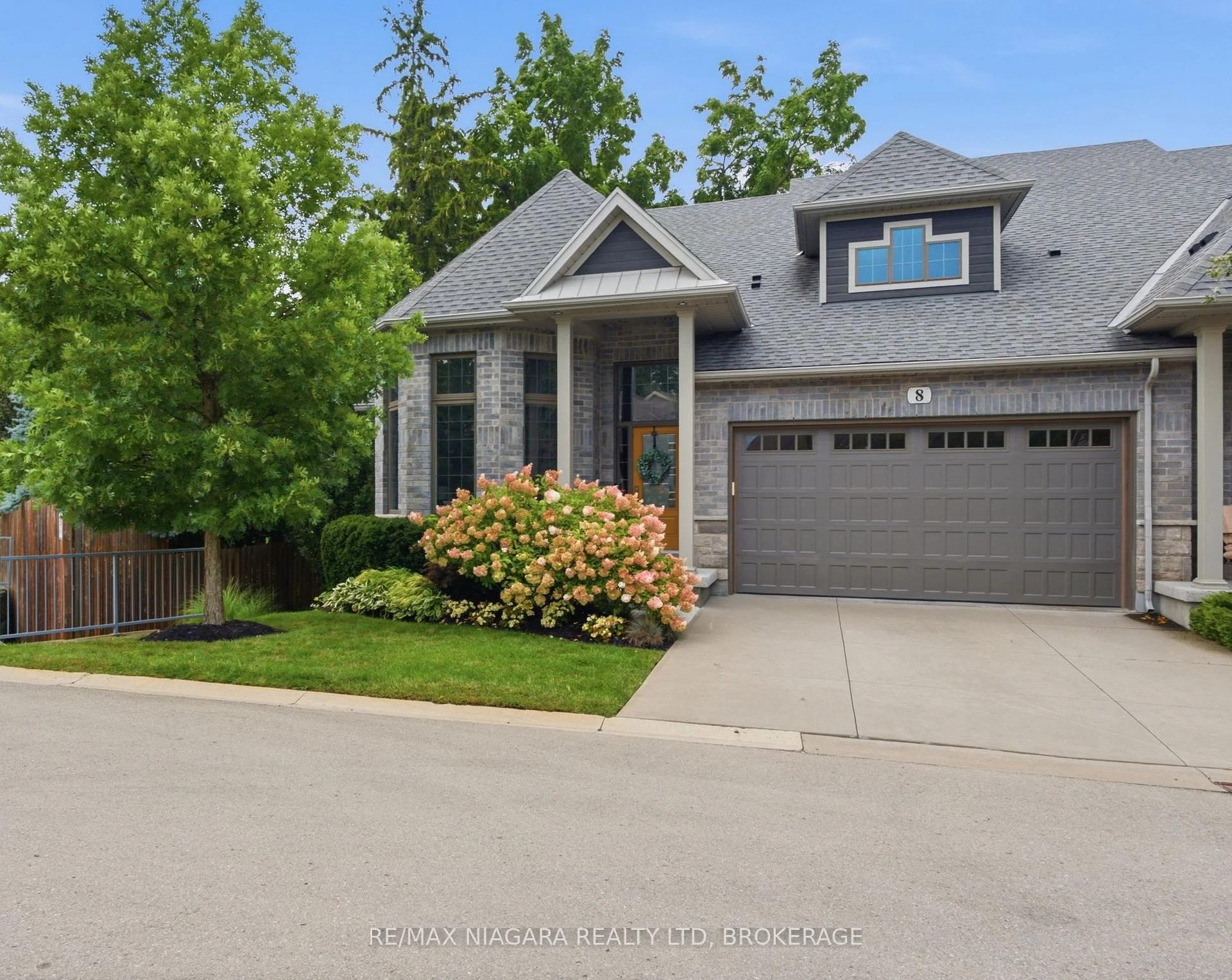 Photo 4 of Unit 8, 6 Tanner Circle, St. Catharines, Lakeshore — HOMEH