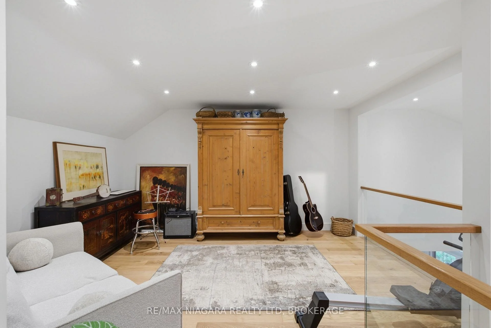 Photo 35 of Unit 8, 6 Tanner Circle, St. Catharines, Lakeshore — HOMEH