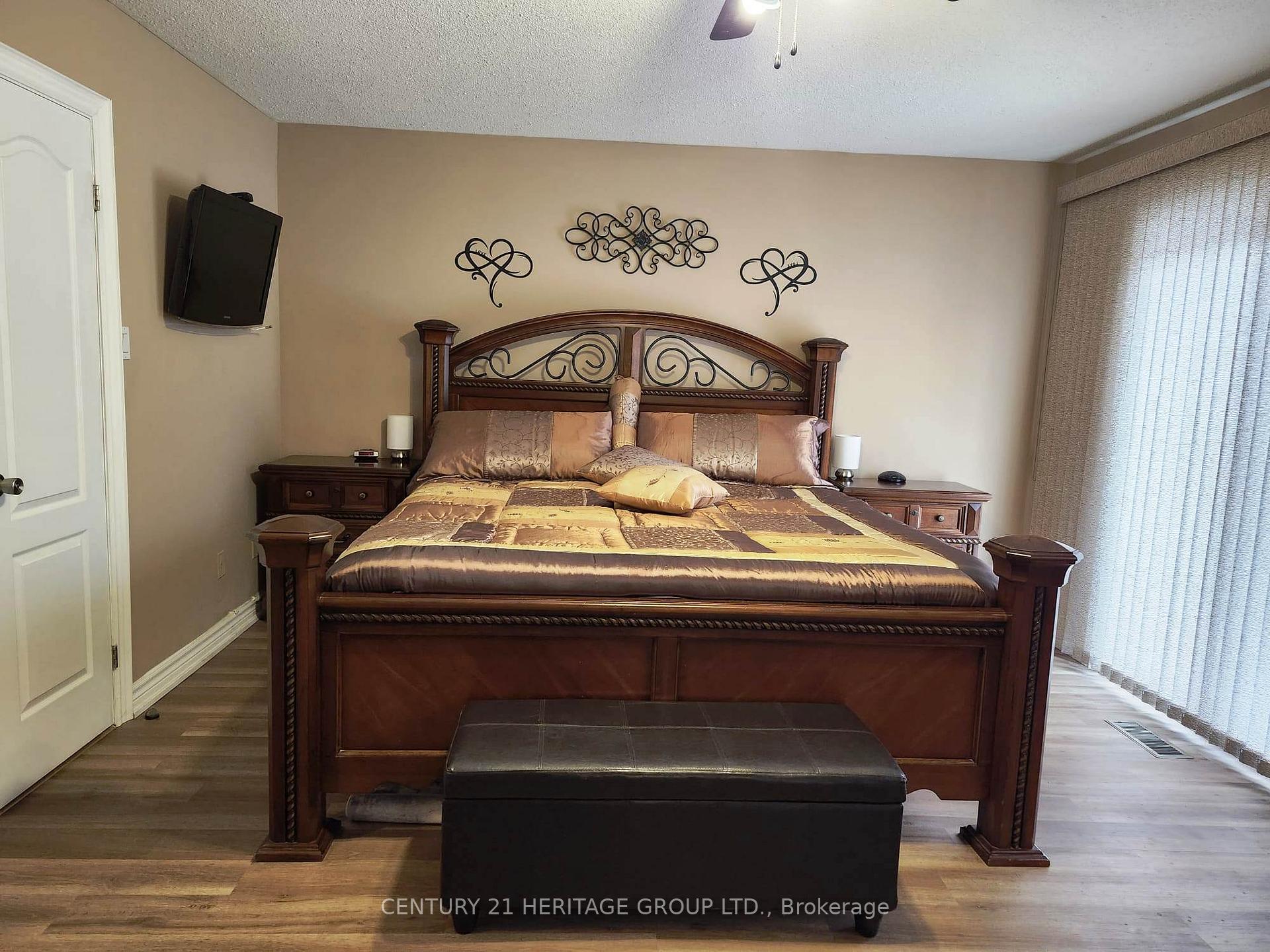 Photo 11 of 131 Black Hawk Way, North York, Westminster-Branson — HOMEH