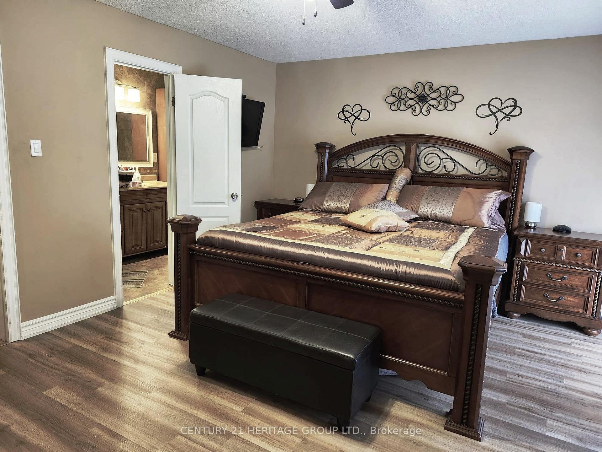 Photo 14 of 131 Black Hawk Way, North York, Westminster-Branson — HOMEH